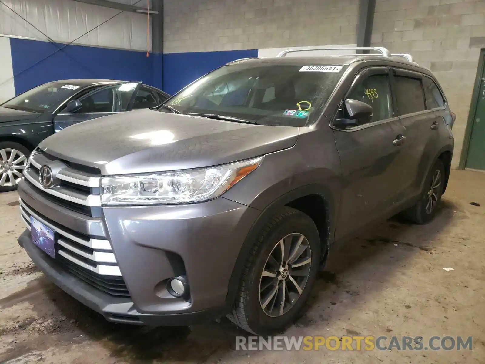 2 Photograph of a damaged car 5TDJZRFH1KS626507 TOYOTA HIGHLANDER 2019