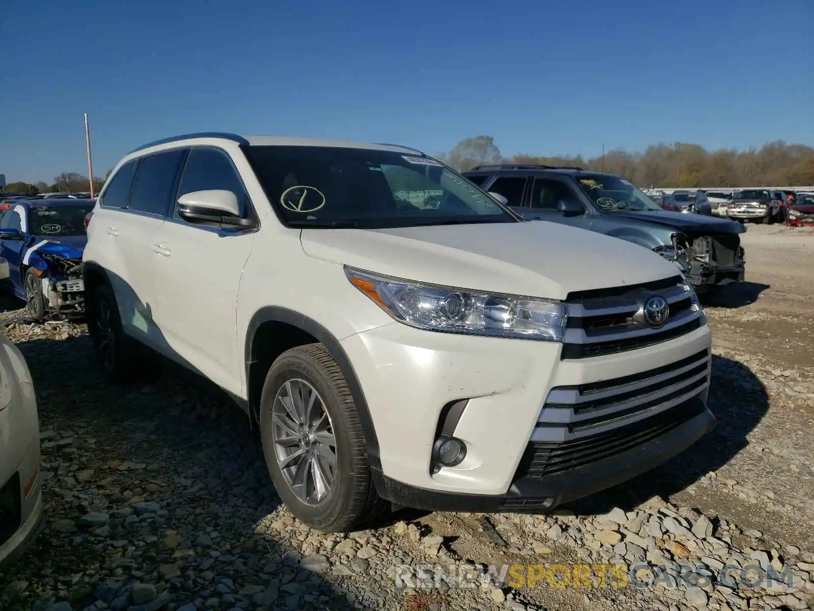 1 Photograph of a damaged car 5TDJZRFH1KS627608 TOYOTA HIGHLANDER 2019