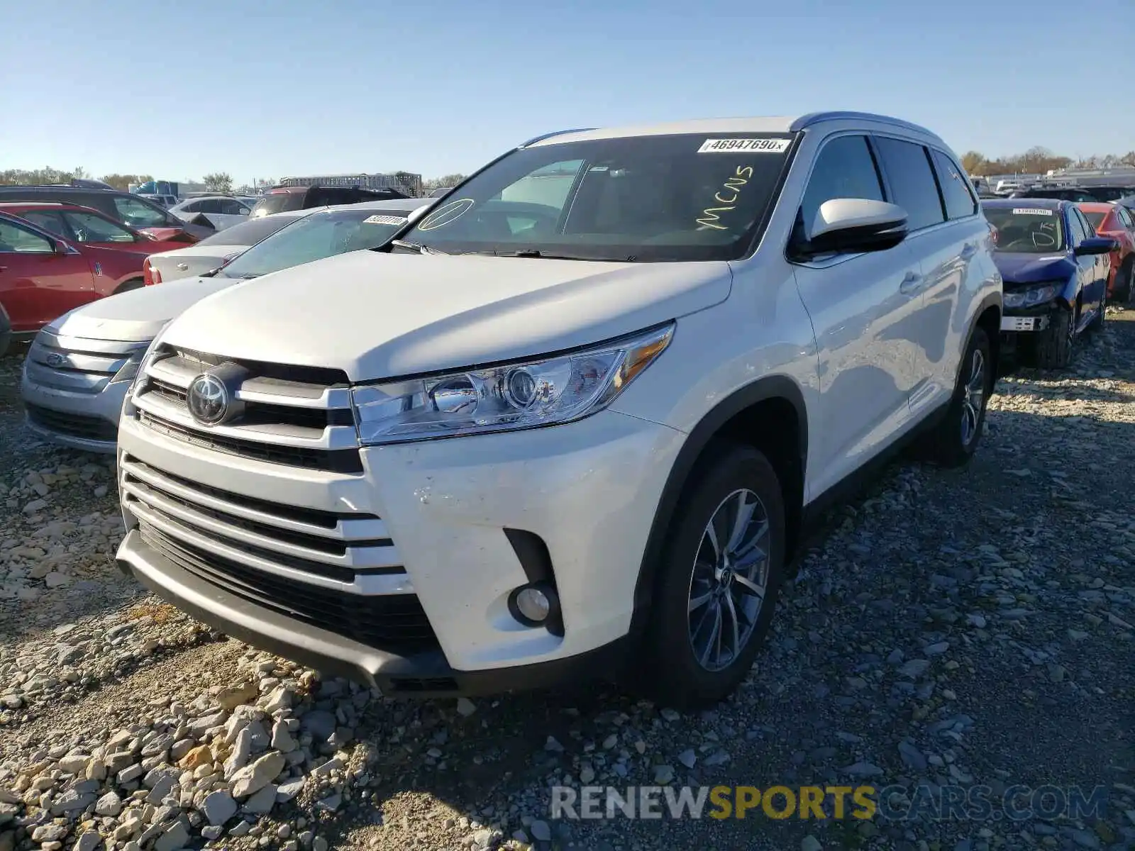 2 Photograph of a damaged car 5TDJZRFH1KS627608 TOYOTA HIGHLANDER 2019