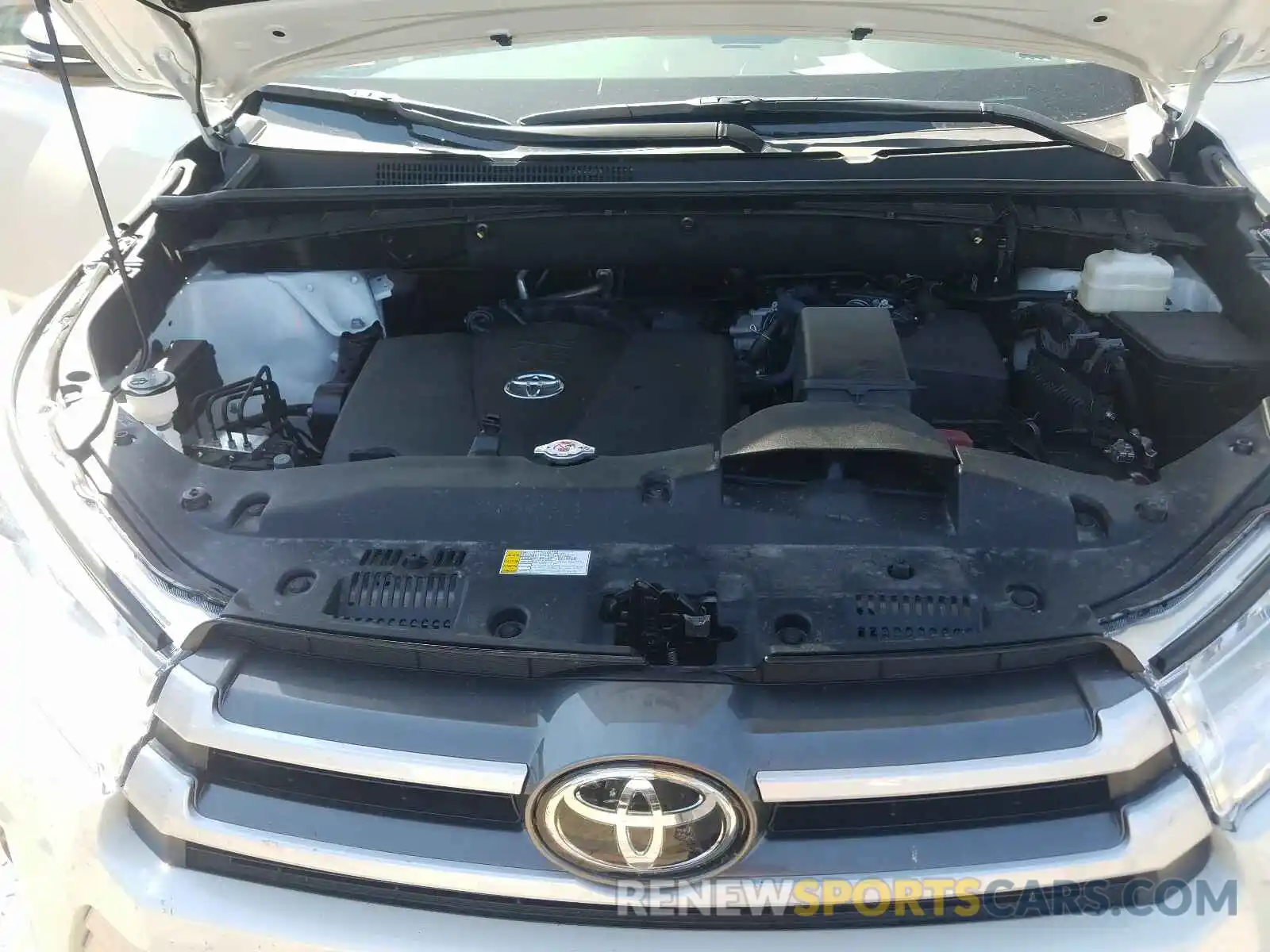 7 Photograph of a damaged car 5TDJZRFH1KS627608 TOYOTA HIGHLANDER 2019