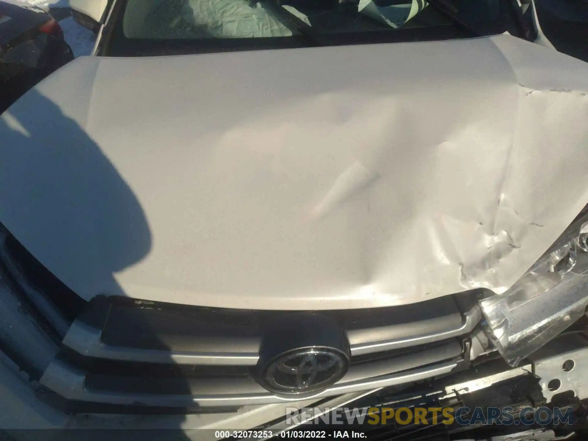 10 Photograph of a damaged car 5TDJZRFH1KS628337 TOYOTA HIGHLANDER 2019