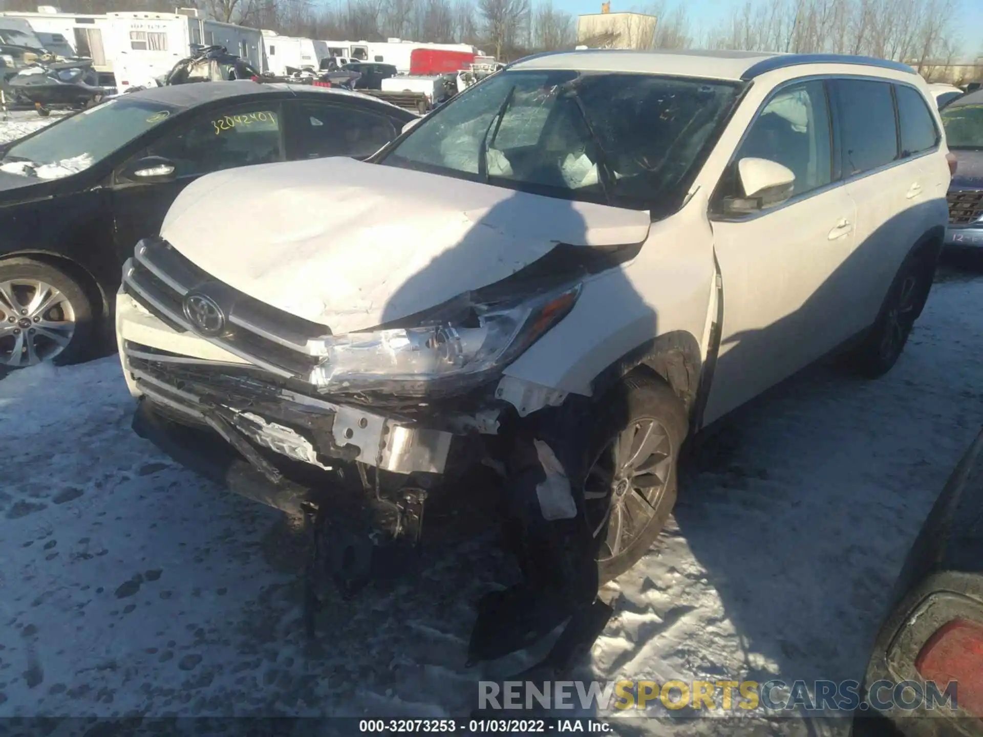 2 Photograph of a damaged car 5TDJZRFH1KS628337 TOYOTA HIGHLANDER 2019