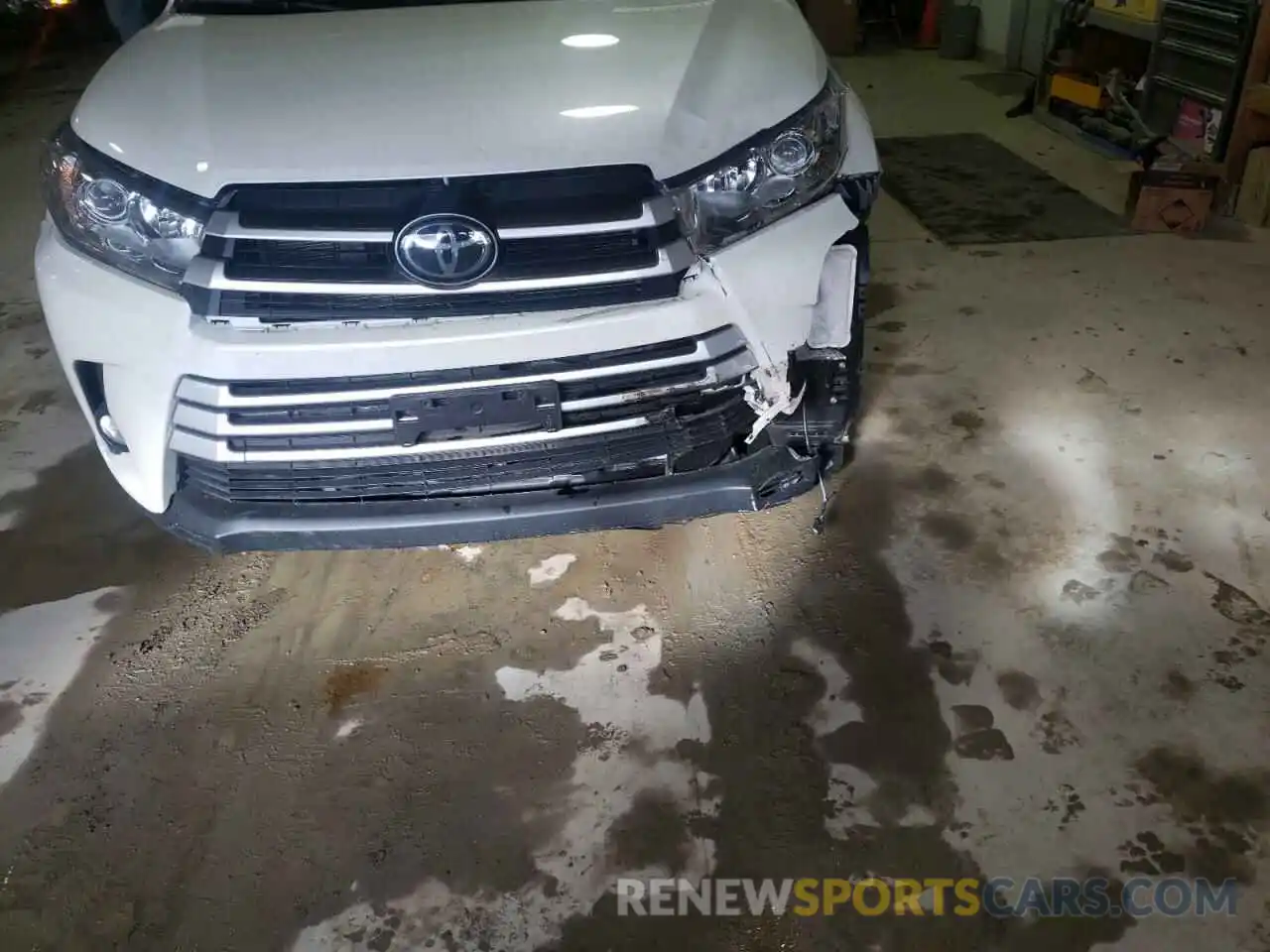 9 Photograph of a damaged car 5TDJZRFH1KS629052 TOYOTA HIGHLANDER 2019