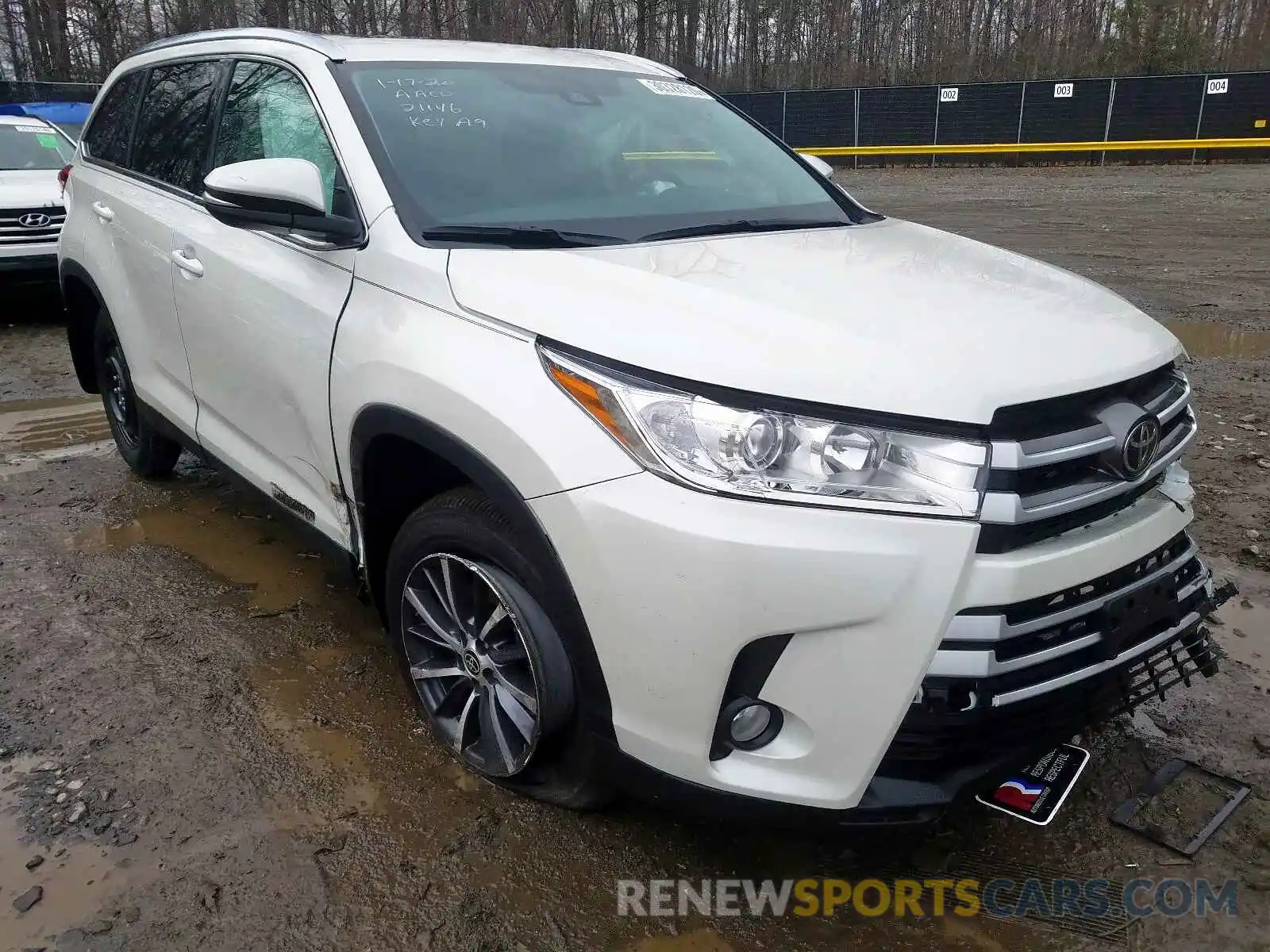 1 Photograph of a damaged car 5TDJZRFH1KS629343 TOYOTA HIGHLANDER 2019