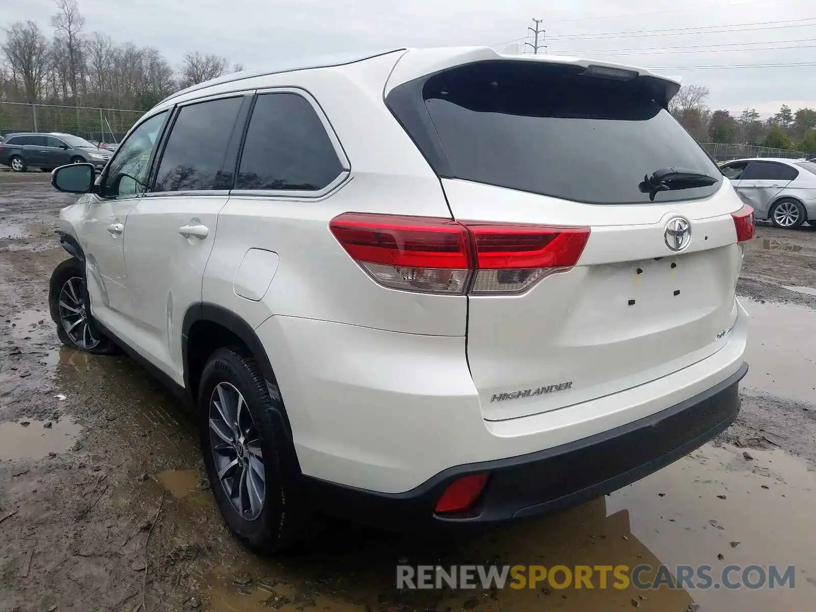 3 Photograph of a damaged car 5TDJZRFH1KS629343 TOYOTA HIGHLANDER 2019