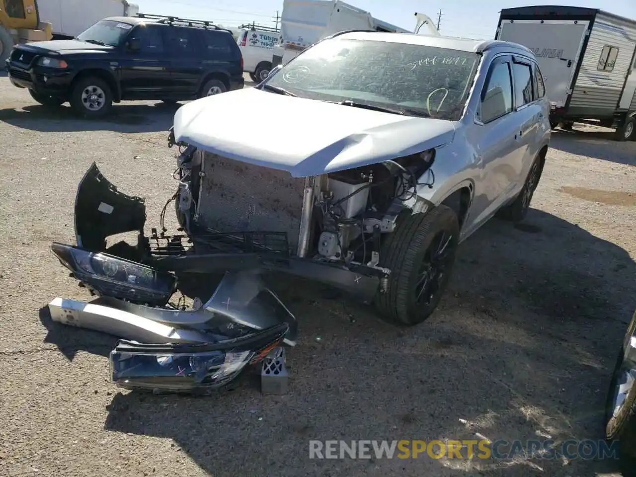 2 Photograph of a damaged car 5TDJZRFH1KS629570 TOYOTA HIGHLANDER 2019