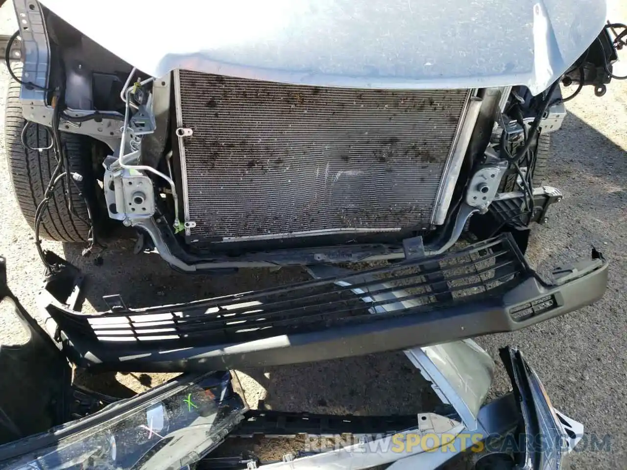 9 Photograph of a damaged car 5TDJZRFH1KS629570 TOYOTA HIGHLANDER 2019