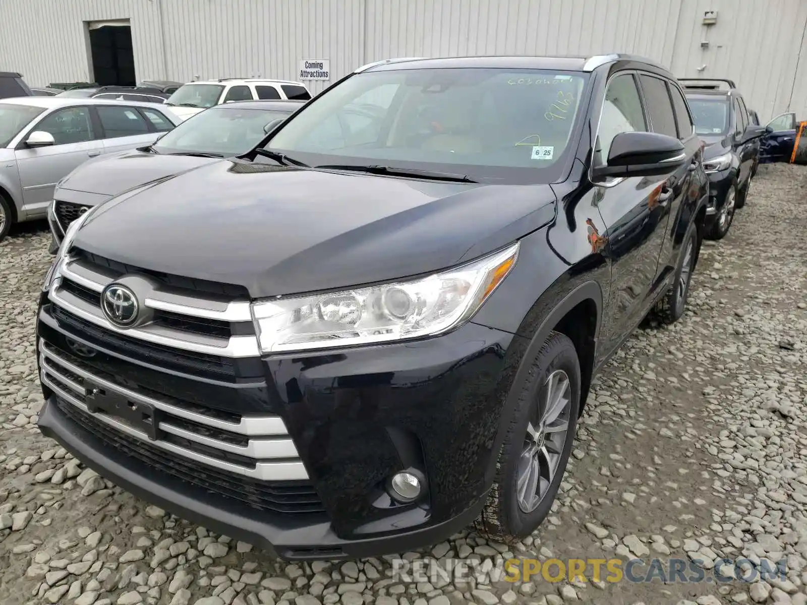 2 Photograph of a damaged car 5TDJZRFH1KS629763 TOYOTA HIGHLANDER 2019