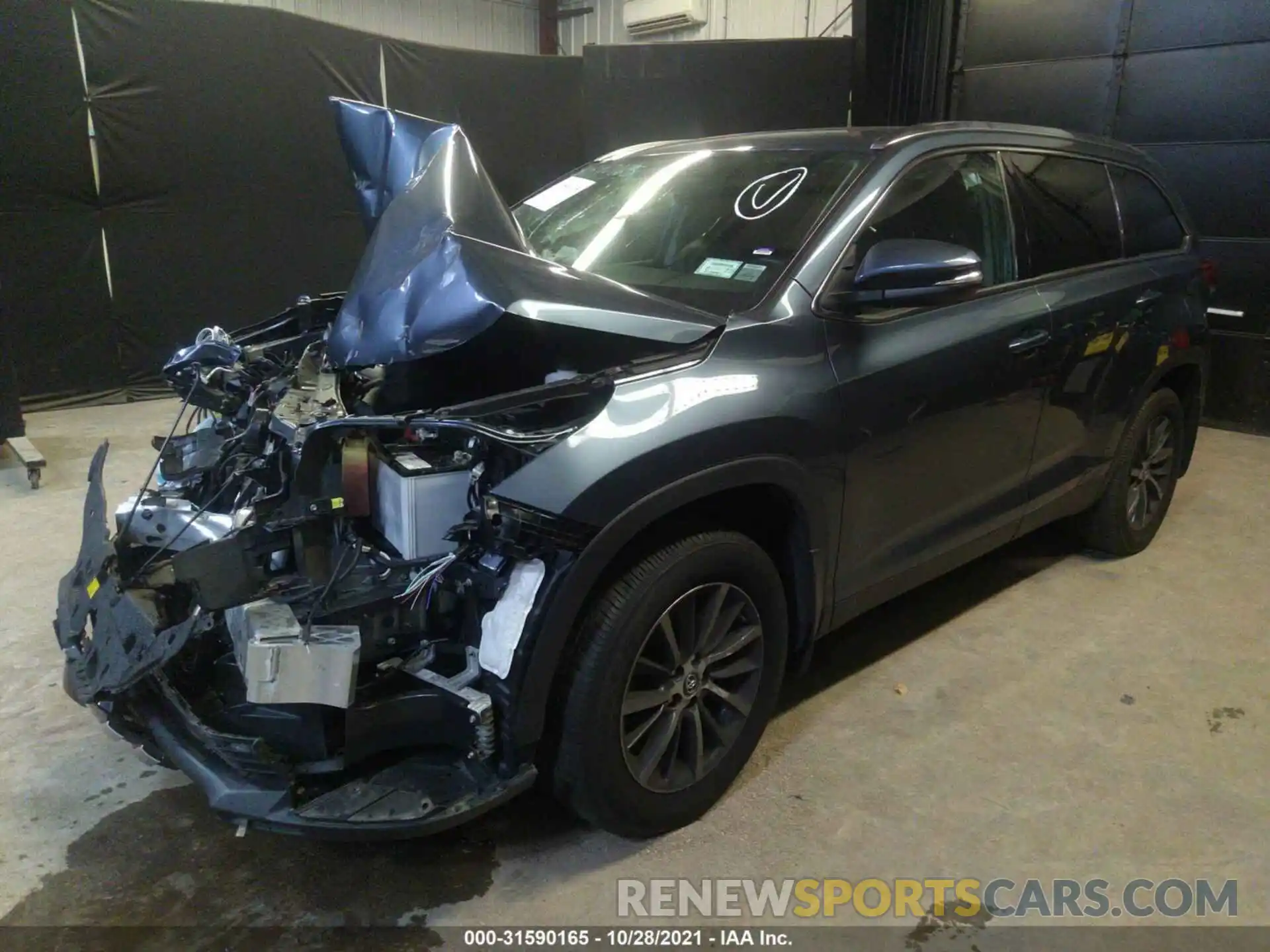 2 Photograph of a damaged car 5TDJZRFH1KS707104 TOYOTA HIGHLANDER 2019