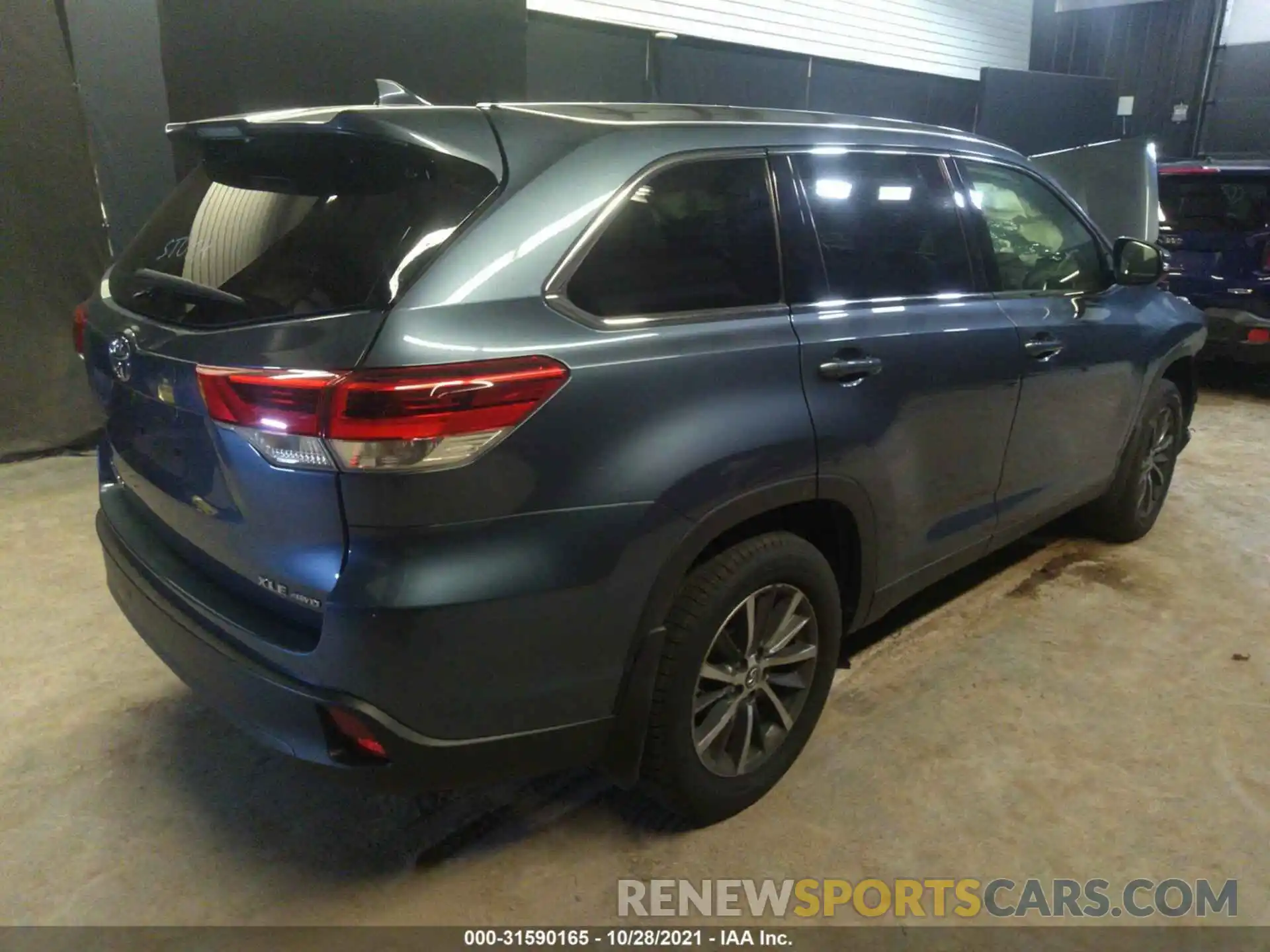 4 Photograph of a damaged car 5TDJZRFH1KS707104 TOYOTA HIGHLANDER 2019