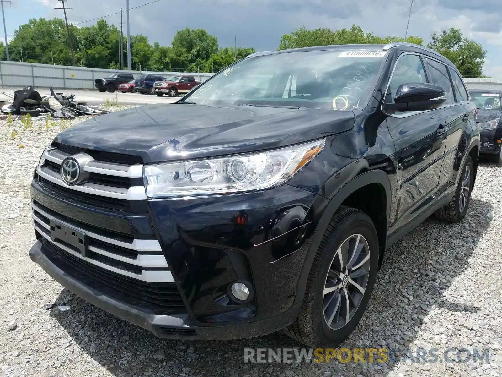 2 Photograph of a damaged car 5TDJZRFH1KS707331 TOYOTA HIGHLANDER 2019