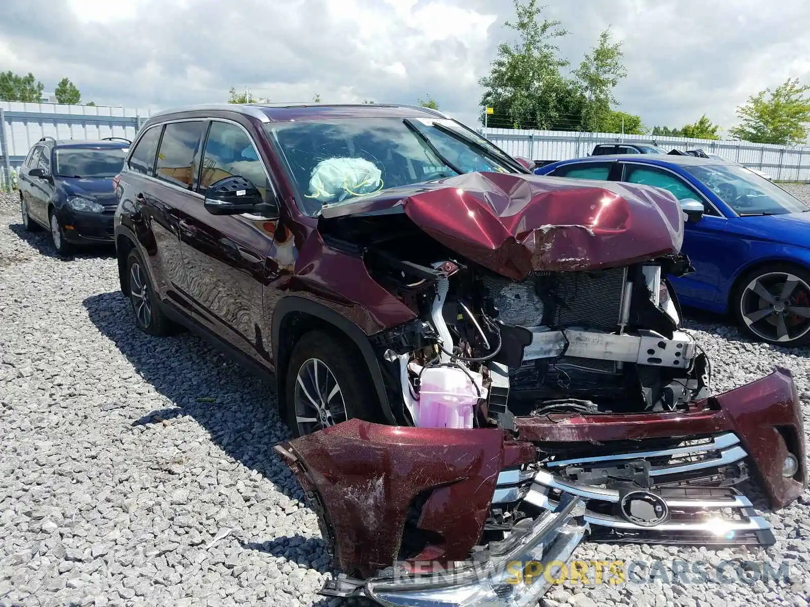 1 Photograph of a damaged car 5TDJZRFH1KS709449 TOYOTA HIGHLANDER 2019