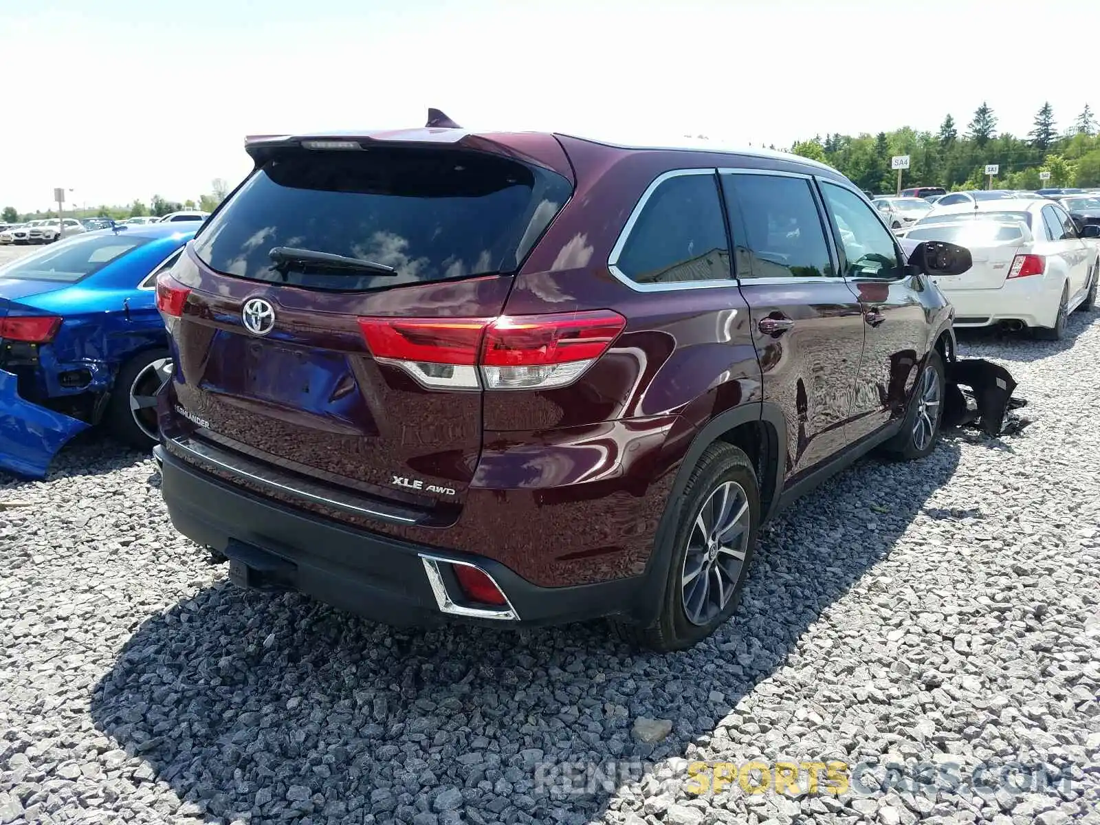 4 Photograph of a damaged car 5TDJZRFH1KS709449 TOYOTA HIGHLANDER 2019