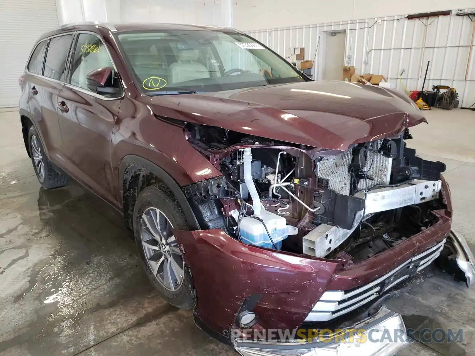 1 Photograph of a damaged car 5TDJZRFH1KS718006 TOYOTA HIGHLANDER 2019