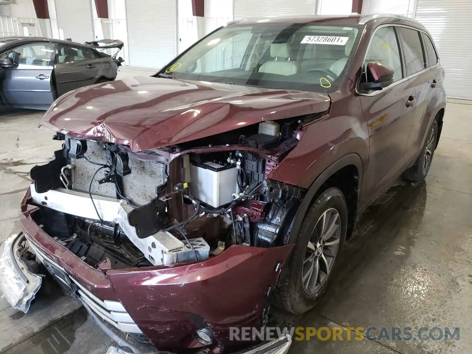 2 Photograph of a damaged car 5TDJZRFH1KS718006 TOYOTA HIGHLANDER 2019