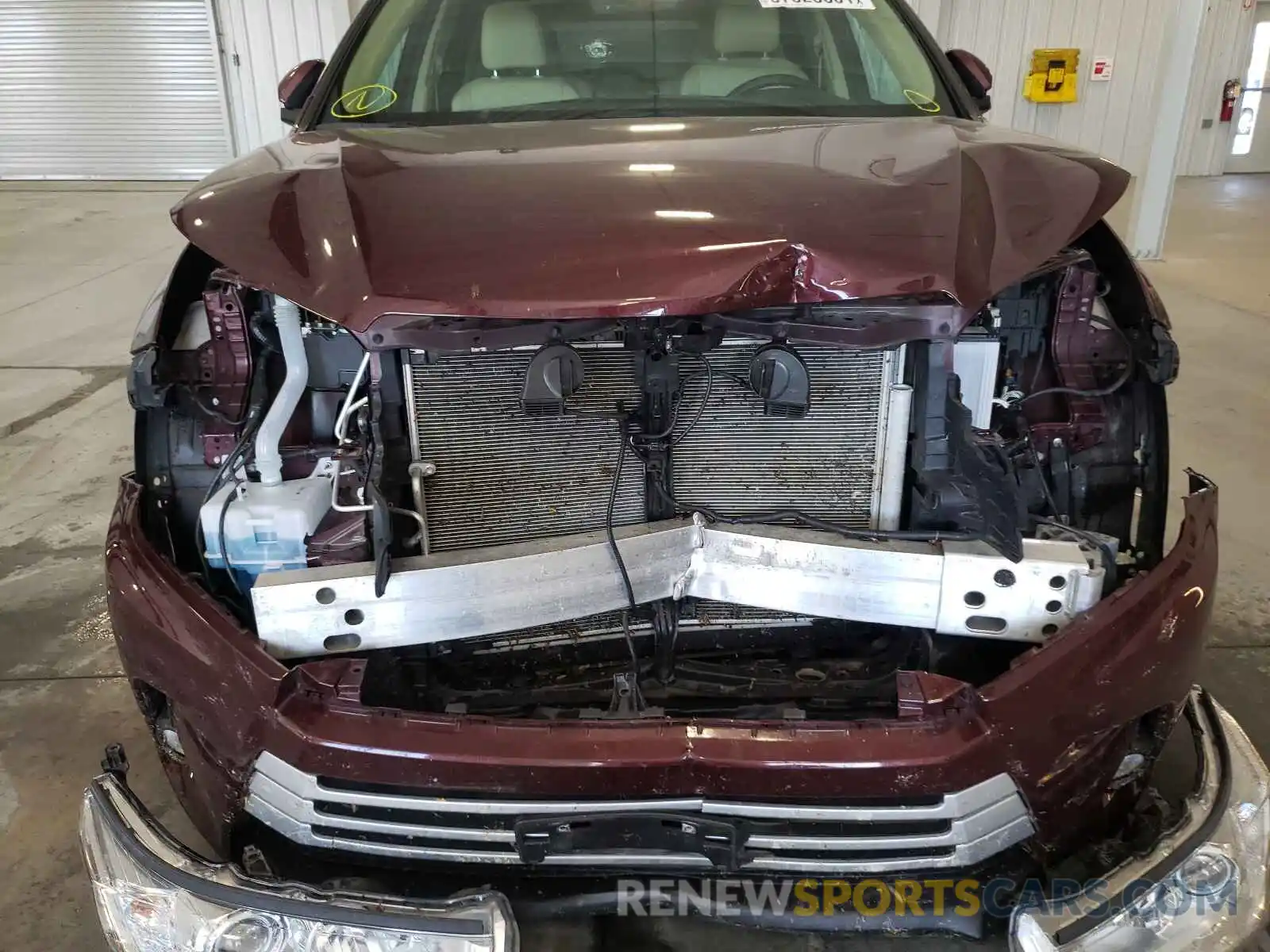 9 Photograph of a damaged car 5TDJZRFH1KS718006 TOYOTA HIGHLANDER 2019