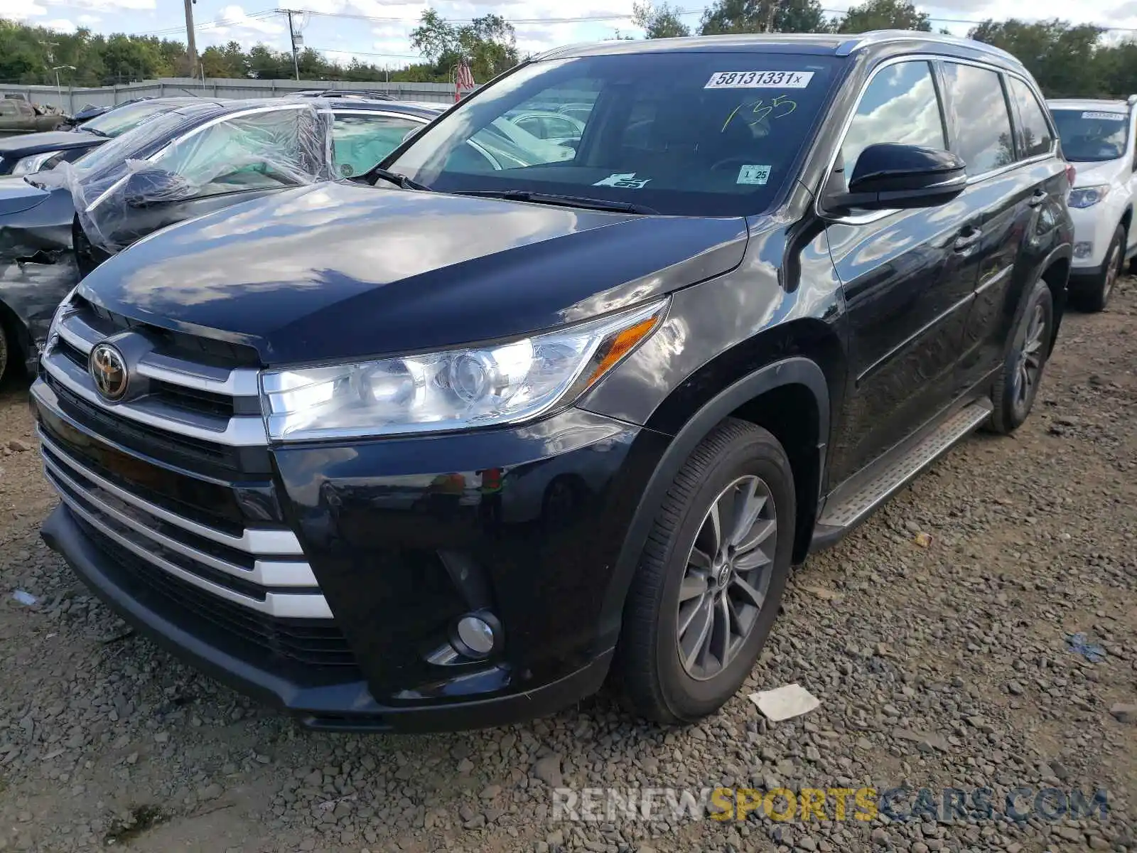 2 Photograph of a damaged car 5TDJZRFH1KS718815 TOYOTA HIGHLANDER 2019