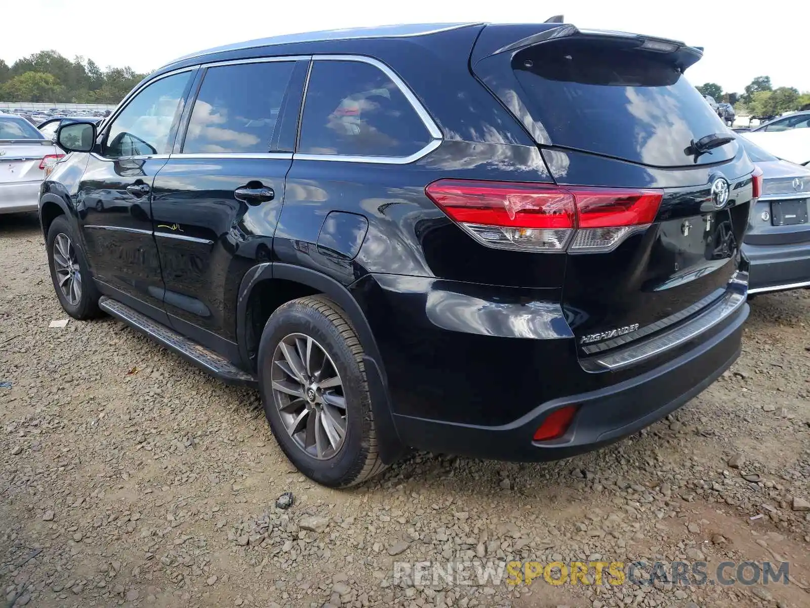 3 Photograph of a damaged car 5TDJZRFH1KS718815 TOYOTA HIGHLANDER 2019