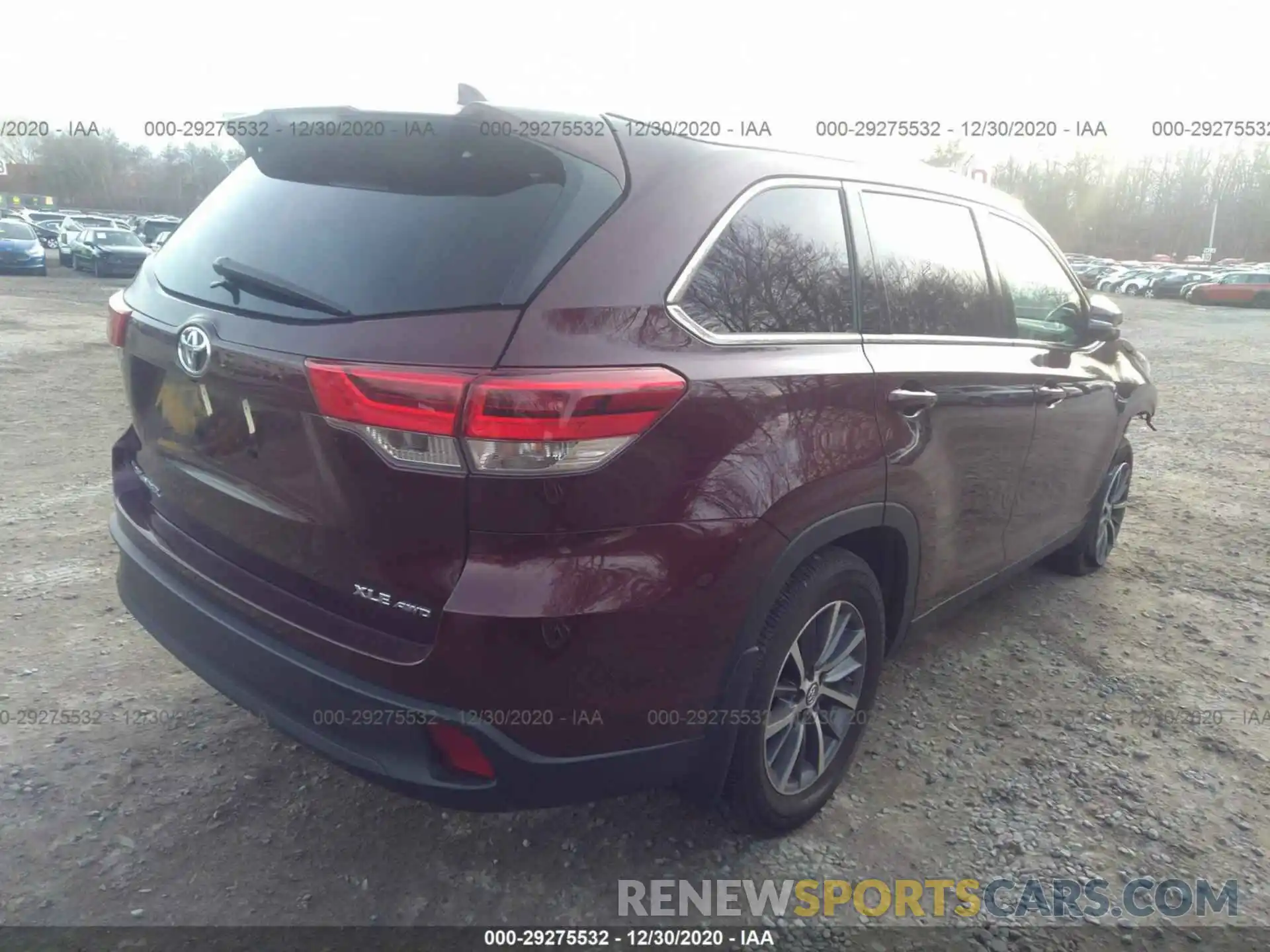 4 Photograph of a damaged car 5TDJZRFH1KS719916 TOYOTA HIGHLANDER 2019