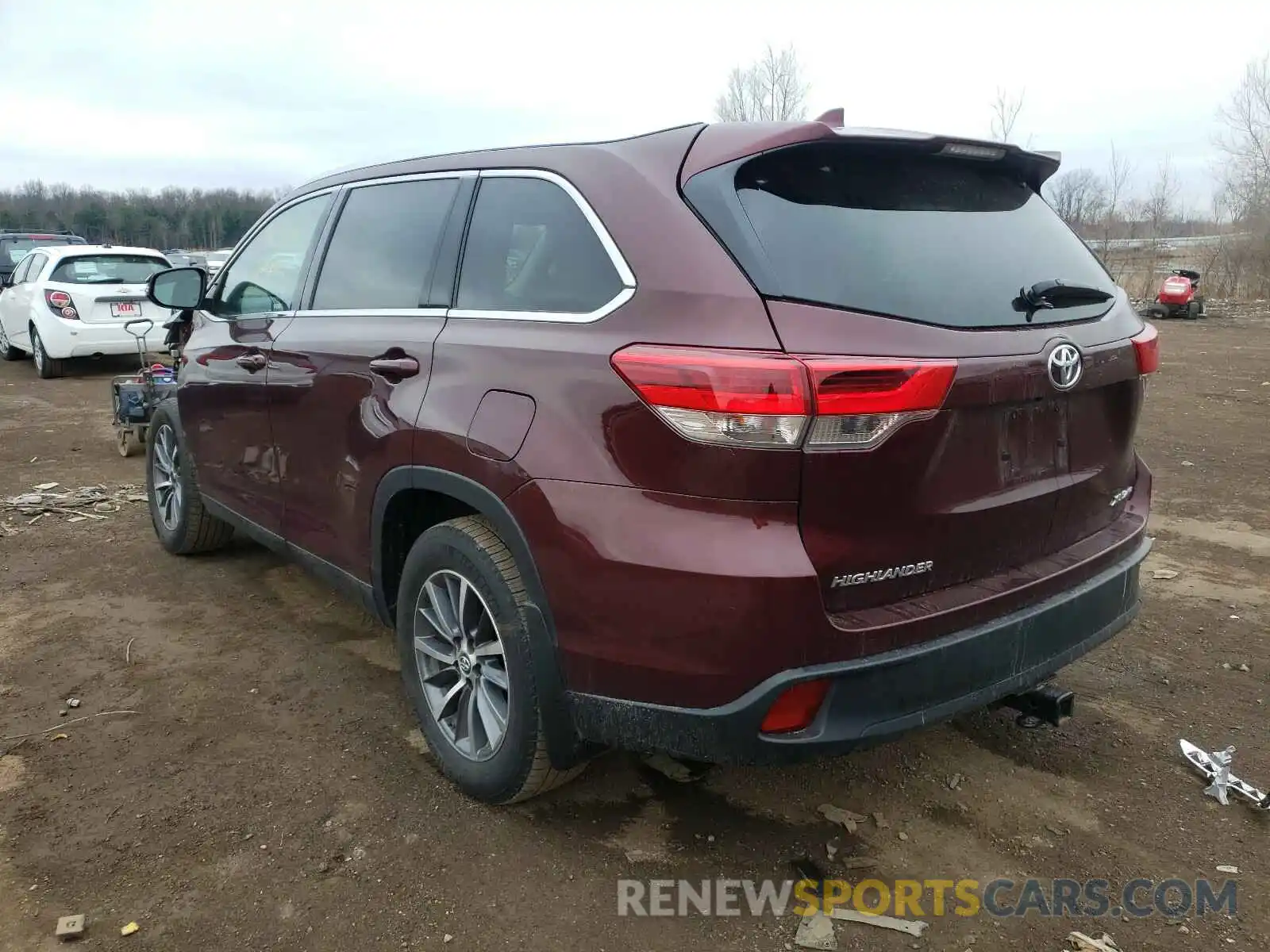 3 Photograph of a damaged car 5TDJZRFH1KS720290 TOYOTA HIGHLANDER 2019