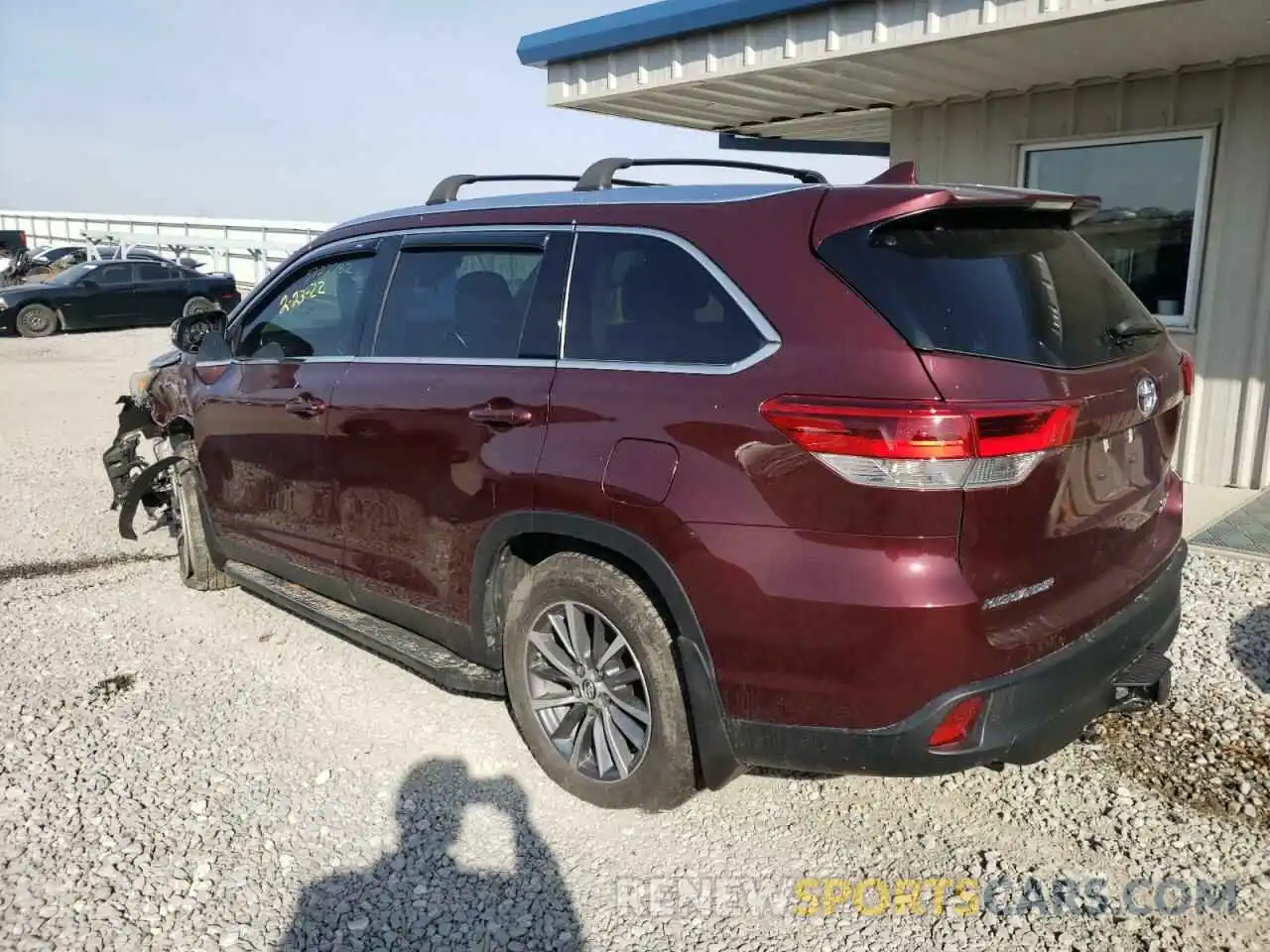 3 Photograph of a damaged car 5TDJZRFH1KS721312 TOYOTA HIGHLANDER 2019