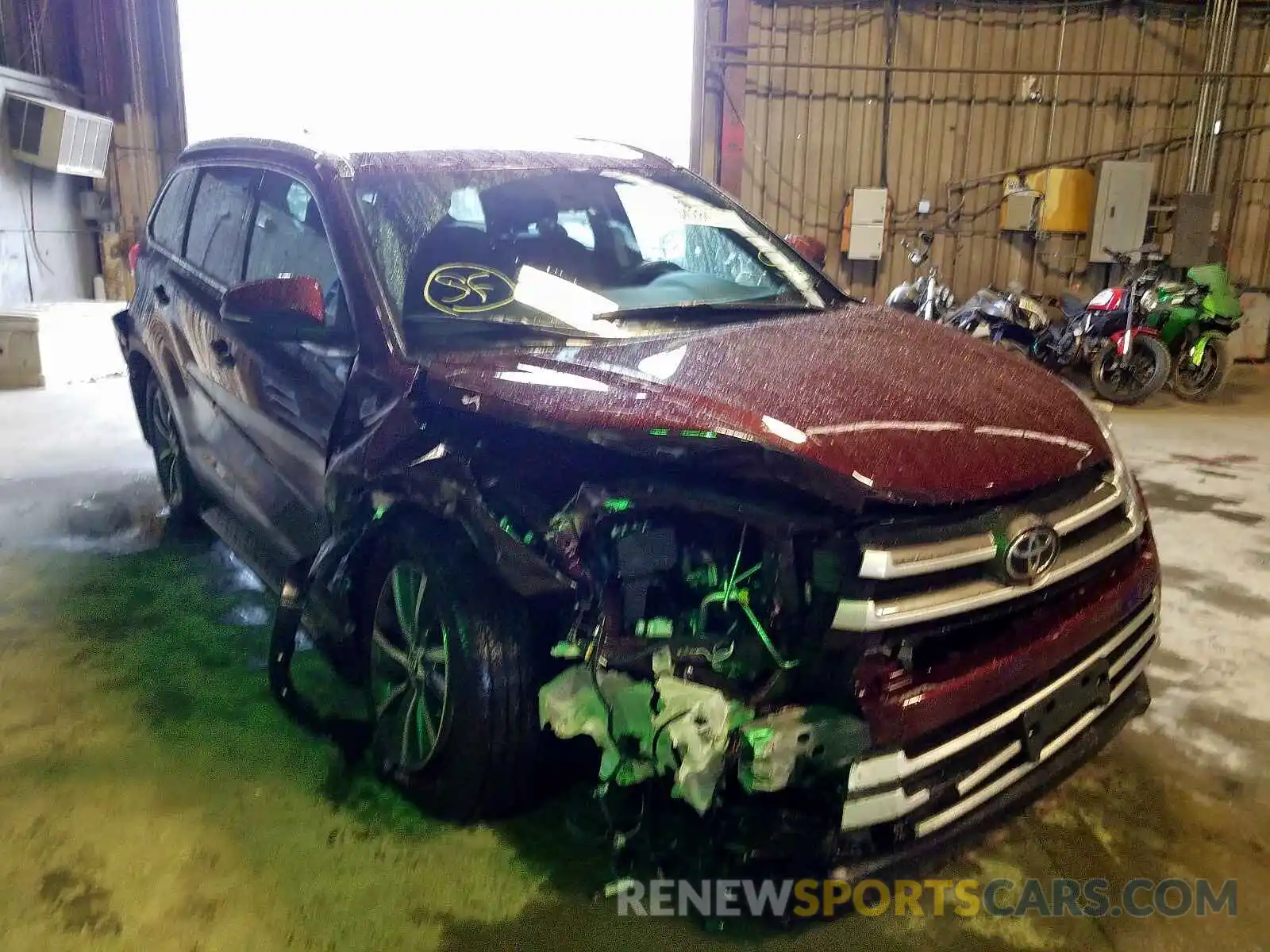 1 Photograph of a damaged car 5TDJZRFH1KS728731 TOYOTA HIGHLANDER 2019