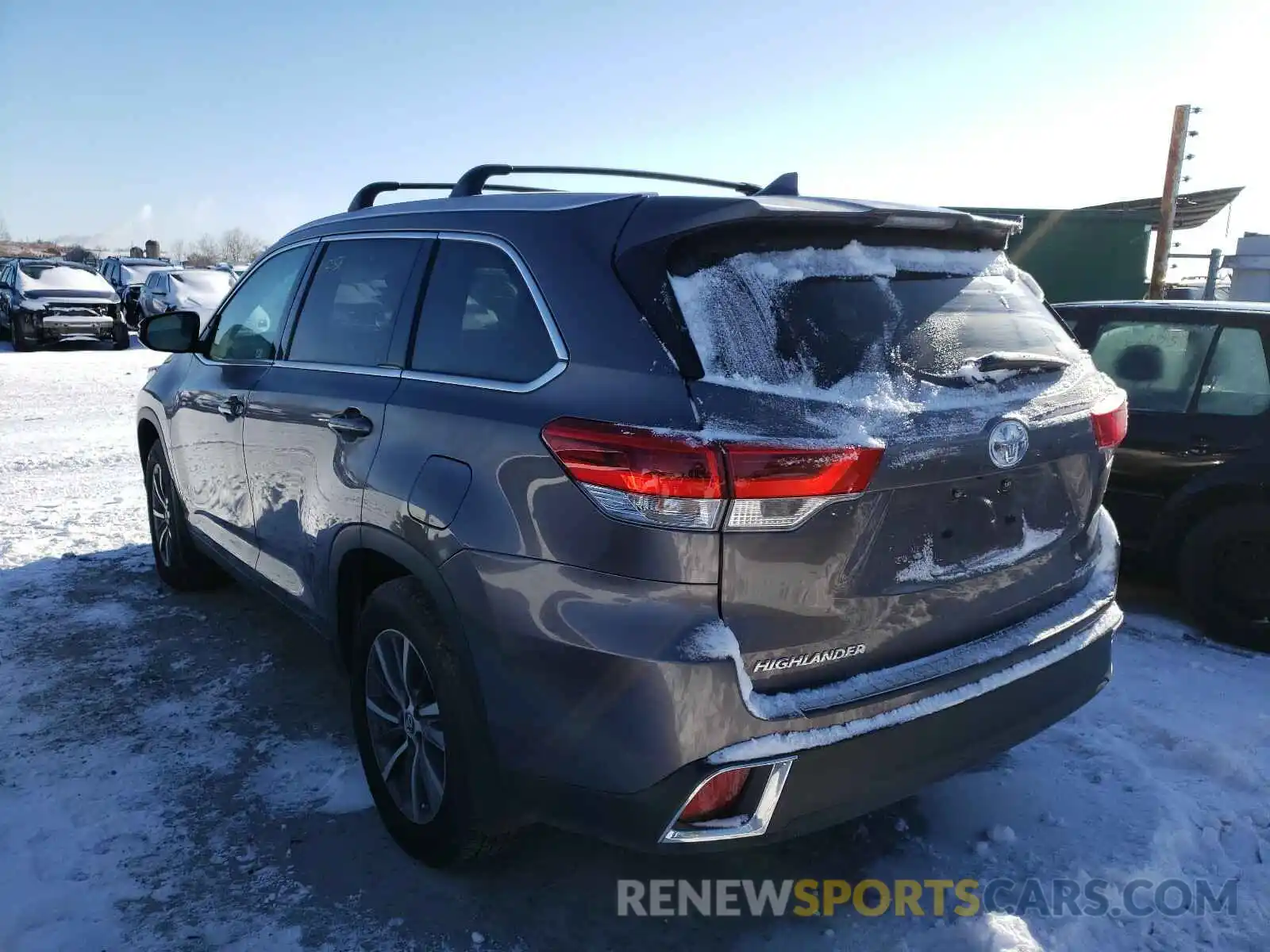 3 Photograph of a damaged car 5TDJZRFH1KS731015 TOYOTA HIGHLANDER 2019