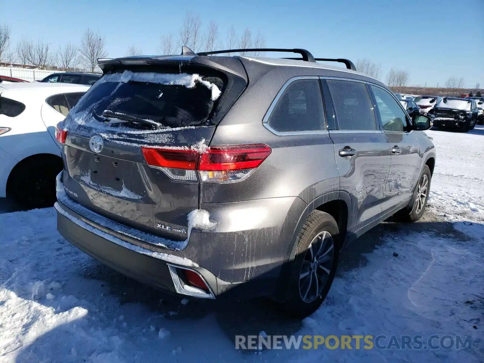 4 Photograph of a damaged car 5TDJZRFH1KS731015 TOYOTA HIGHLANDER 2019