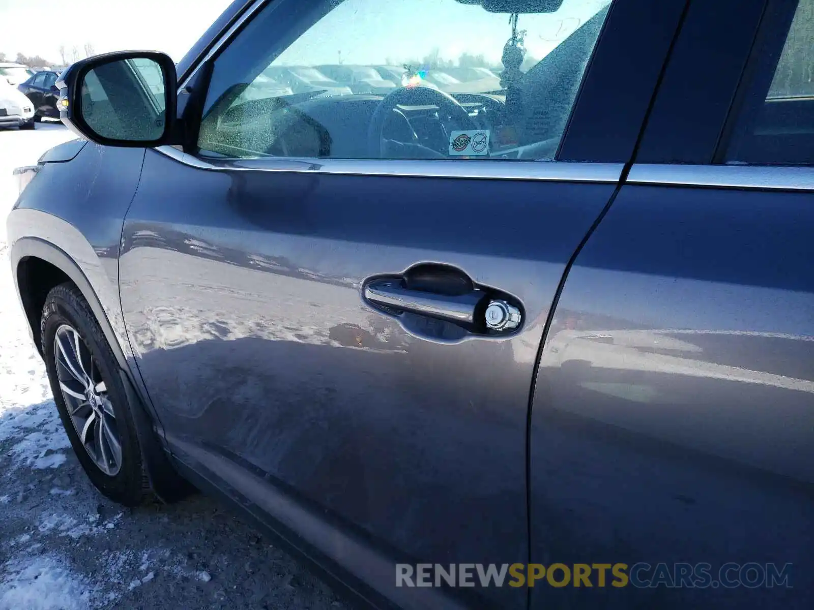 9 Photograph of a damaged car 5TDJZRFH1KS731015 TOYOTA HIGHLANDER 2019