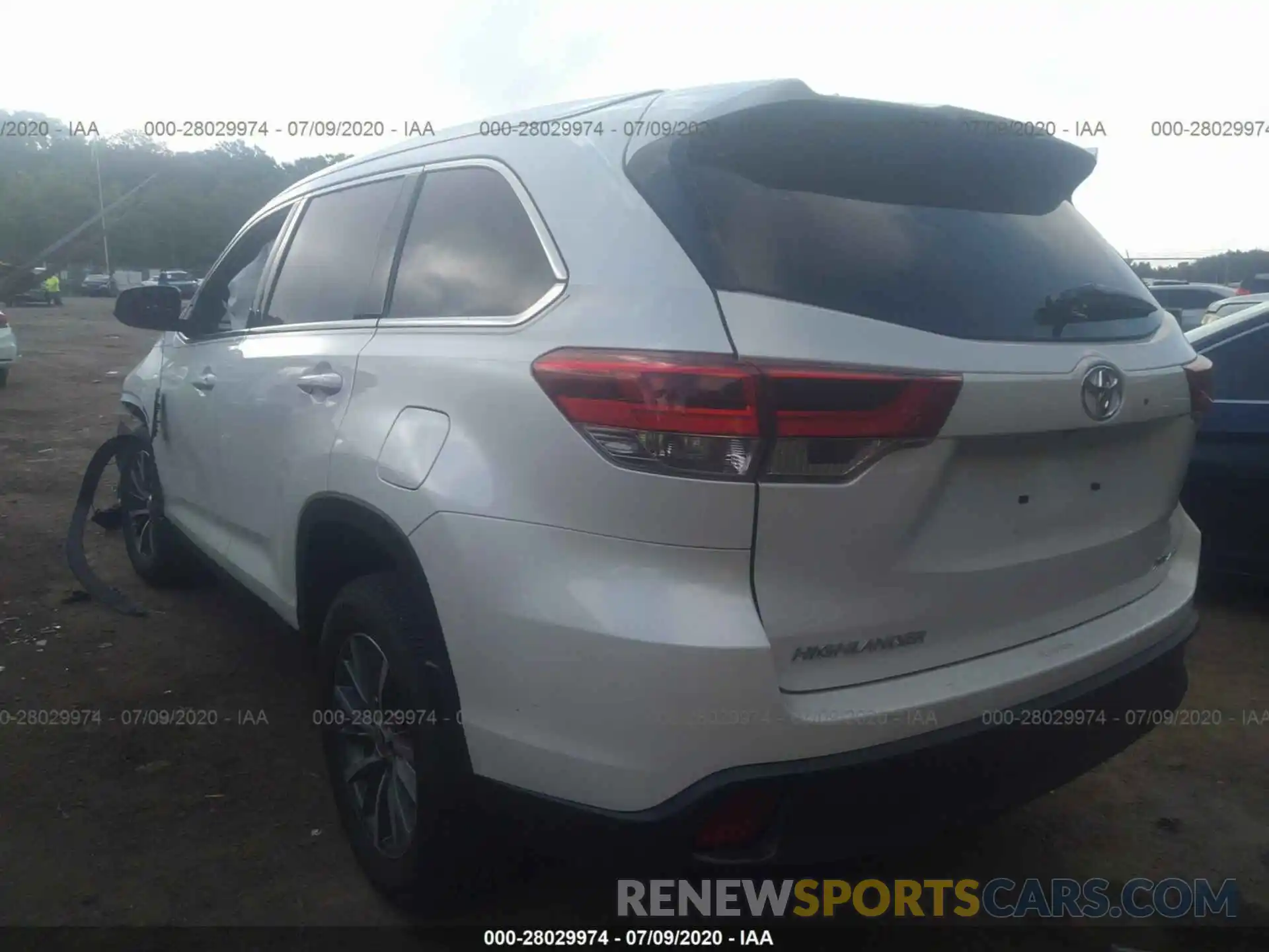 3 Photograph of a damaged car 5TDJZRFH1KS745352 TOYOTA HIGHLANDER 2019