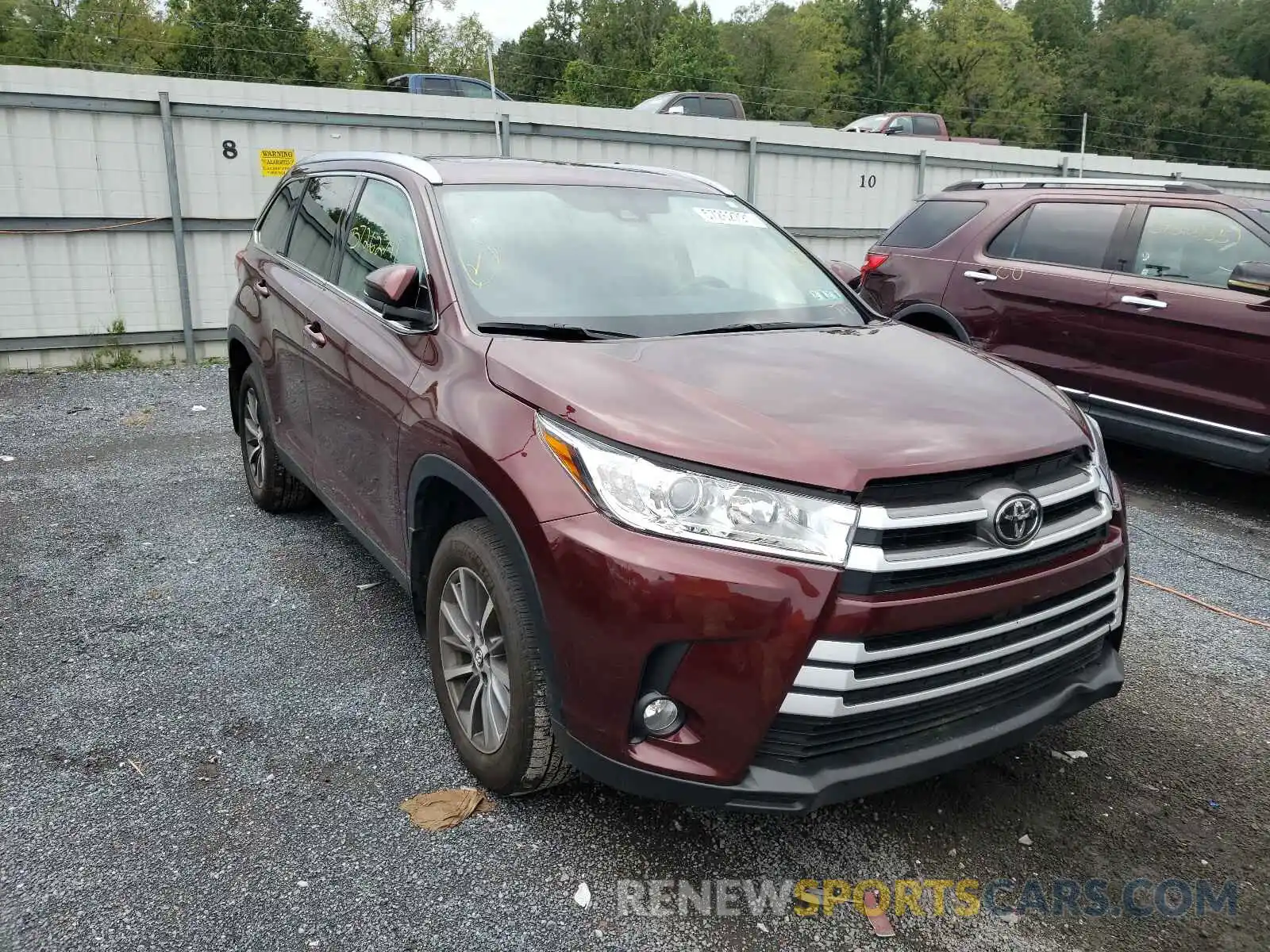 1 Photograph of a damaged car 5TDJZRFH1KS918447 TOYOTA HIGHLANDER 2019