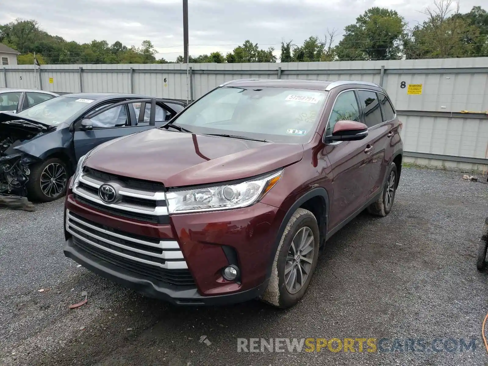 2 Photograph of a damaged car 5TDJZRFH1KS918447 TOYOTA HIGHLANDER 2019