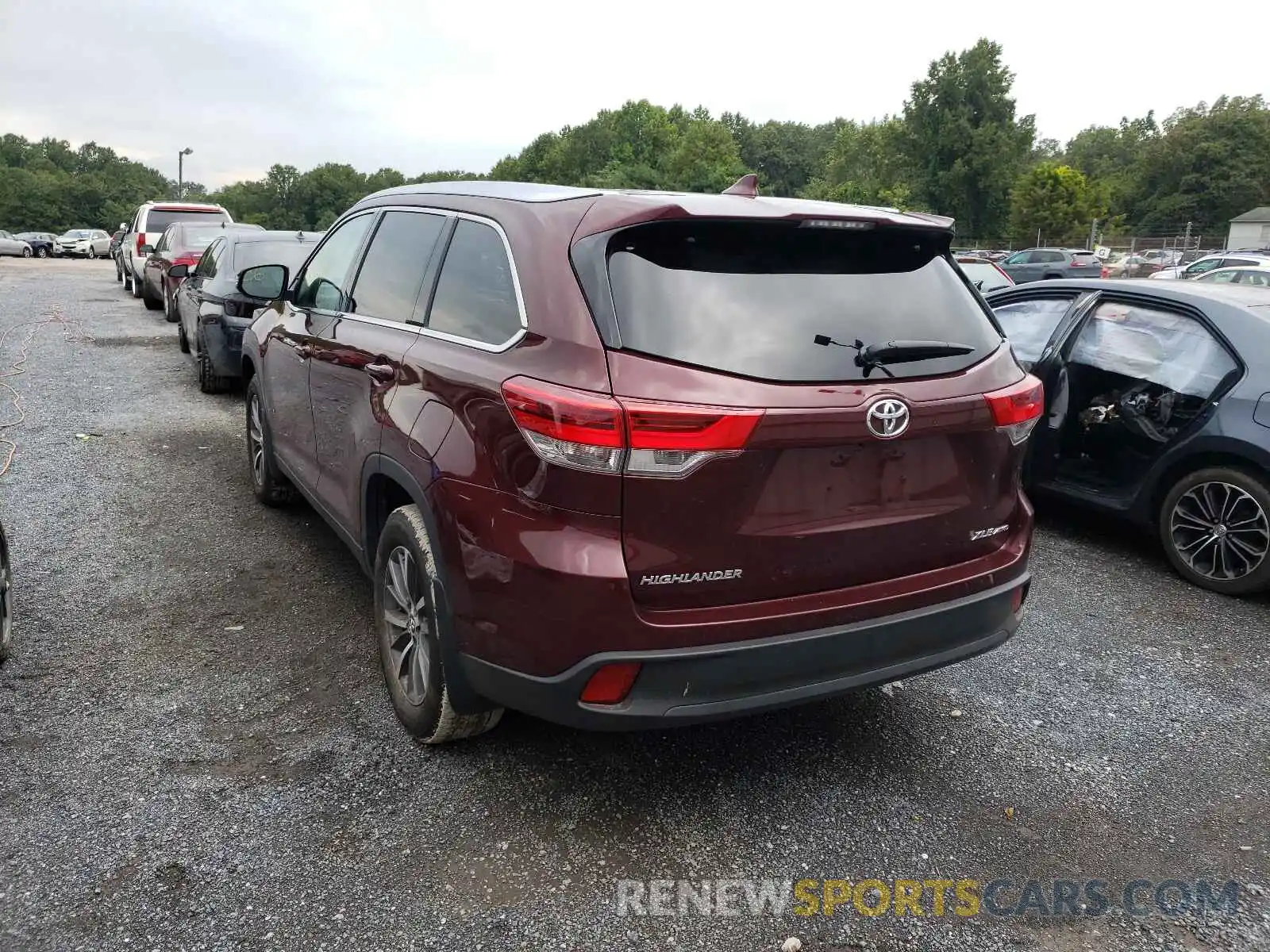 3 Photograph of a damaged car 5TDJZRFH1KS918447 TOYOTA HIGHLANDER 2019