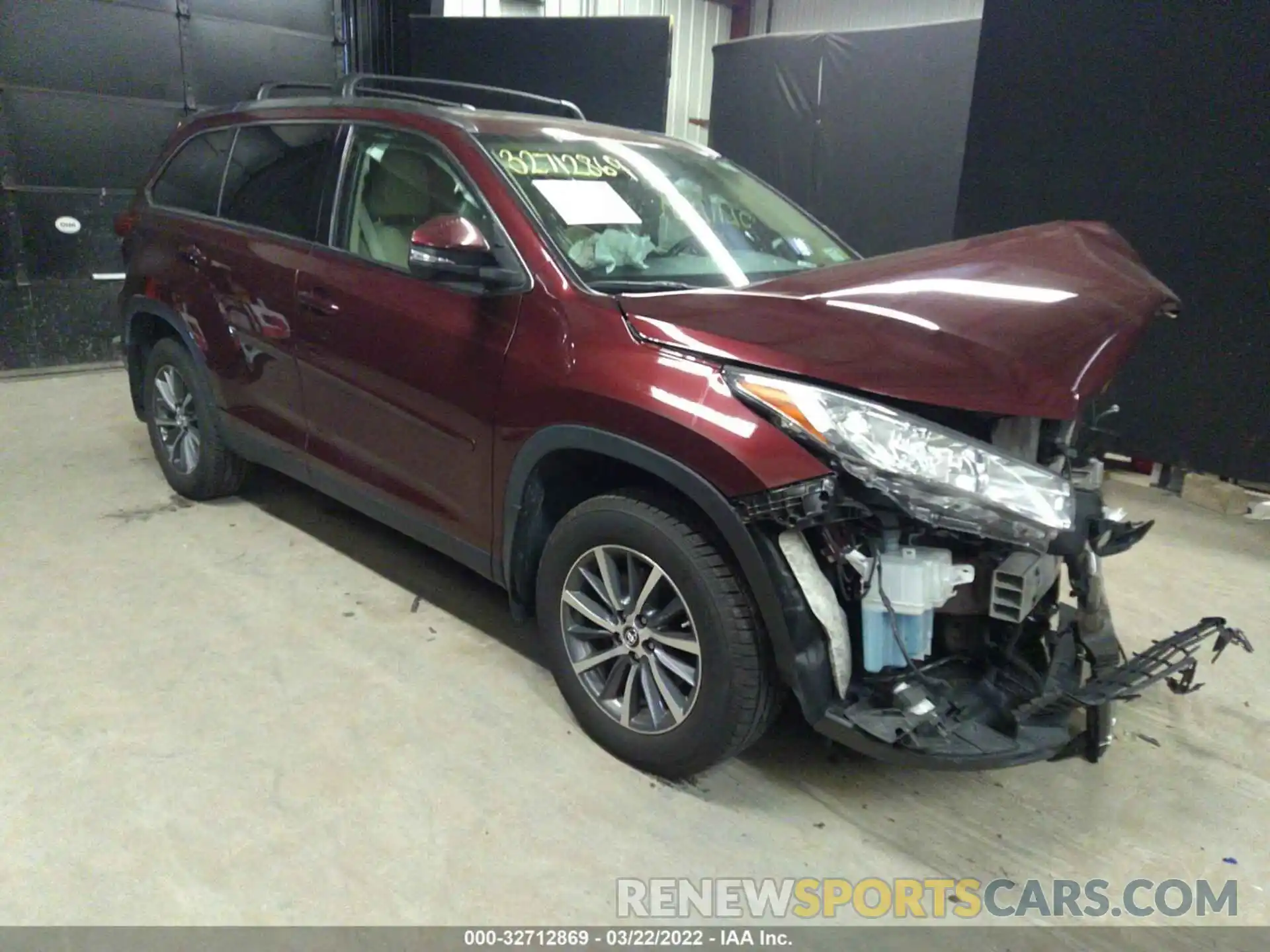 1 Photograph of a damaged car 5TDJZRFH1KS919873 TOYOTA HIGHLANDER 2019