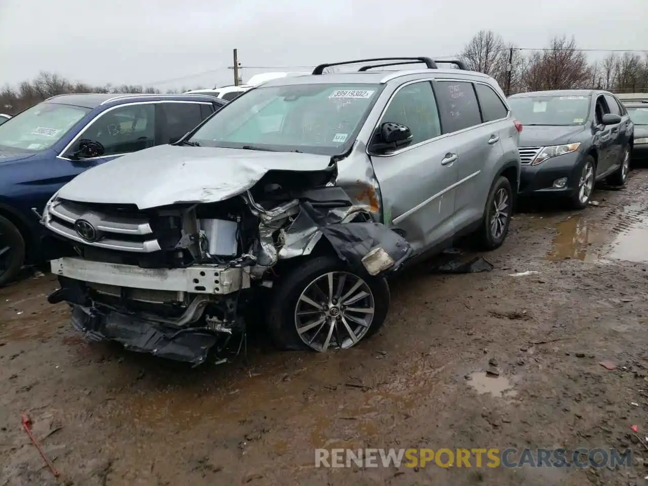 2 Photograph of a damaged car 5TDJZRFH1KS921073 TOYOTA HIGHLANDER 2019