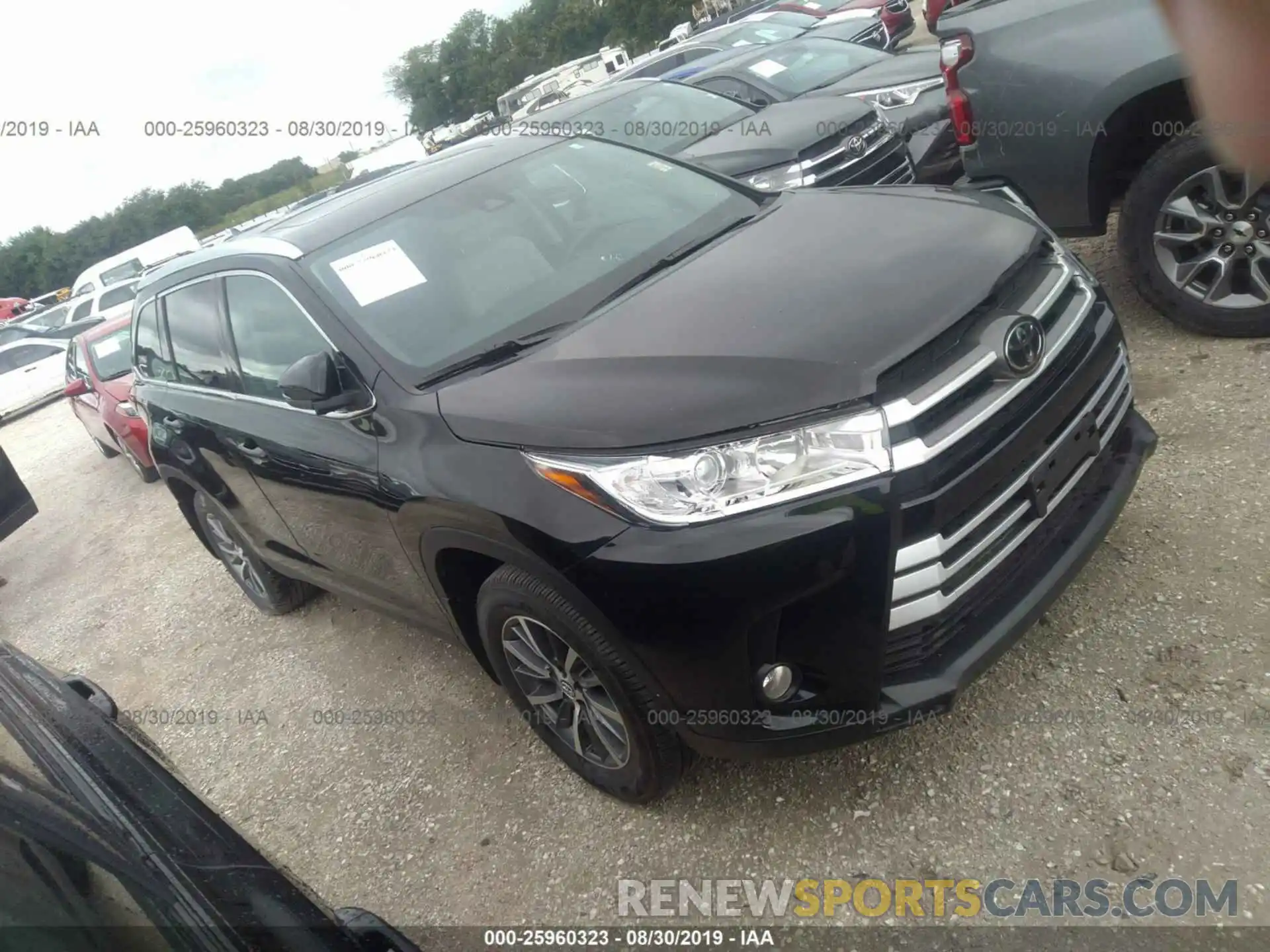 1 Photograph of a damaged car 5TDJZRFH1KS921767 TOYOTA HIGHLANDER 2019