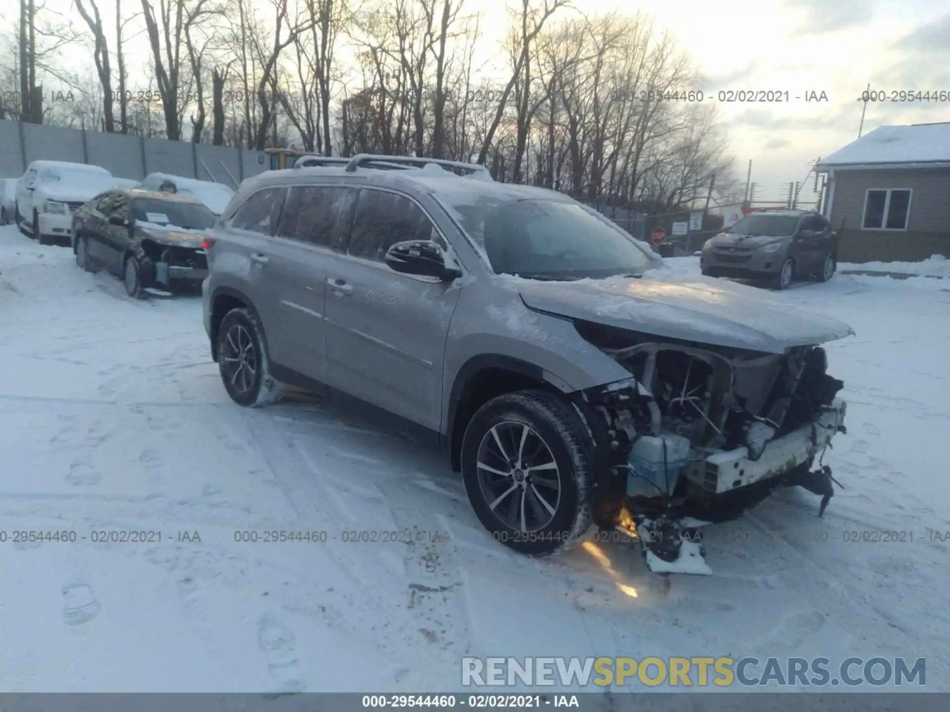 1 Photograph of a damaged car 5TDJZRFH1KS924992 TOYOTA HIGHLANDER 2019