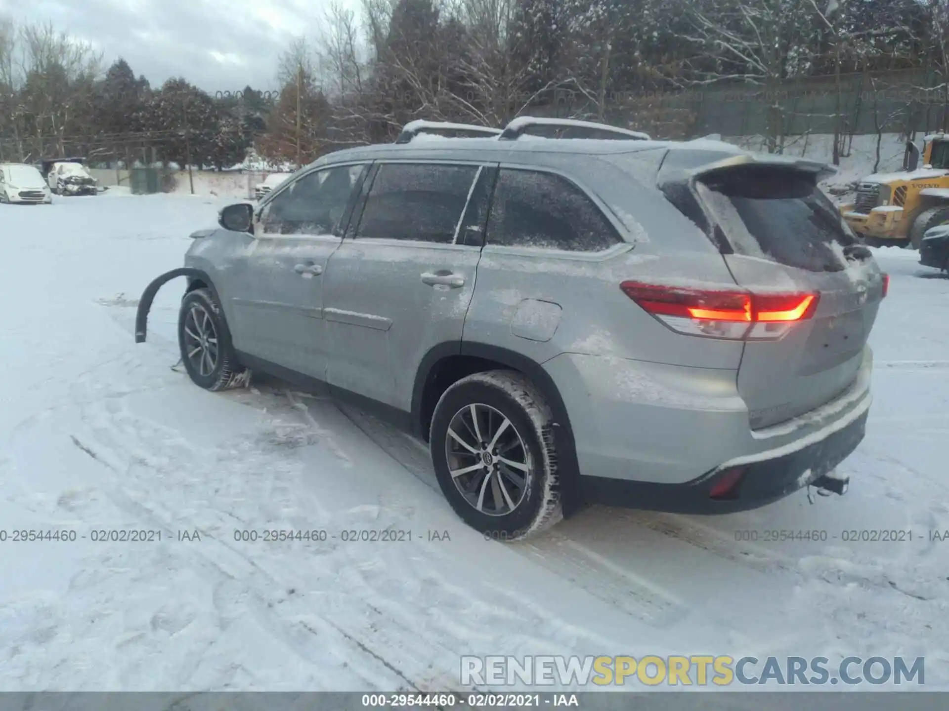 3 Photograph of a damaged car 5TDJZRFH1KS924992 TOYOTA HIGHLANDER 2019