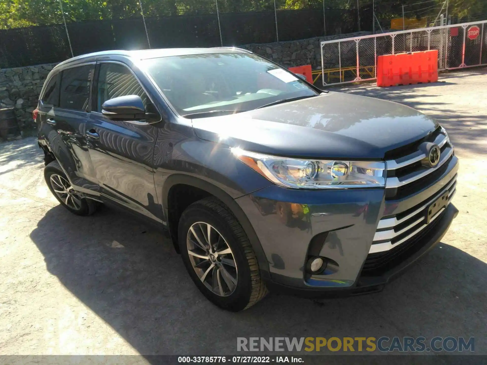 1 Photograph of a damaged car 5TDJZRFH1KS926340 TOYOTA HIGHLANDER 2019