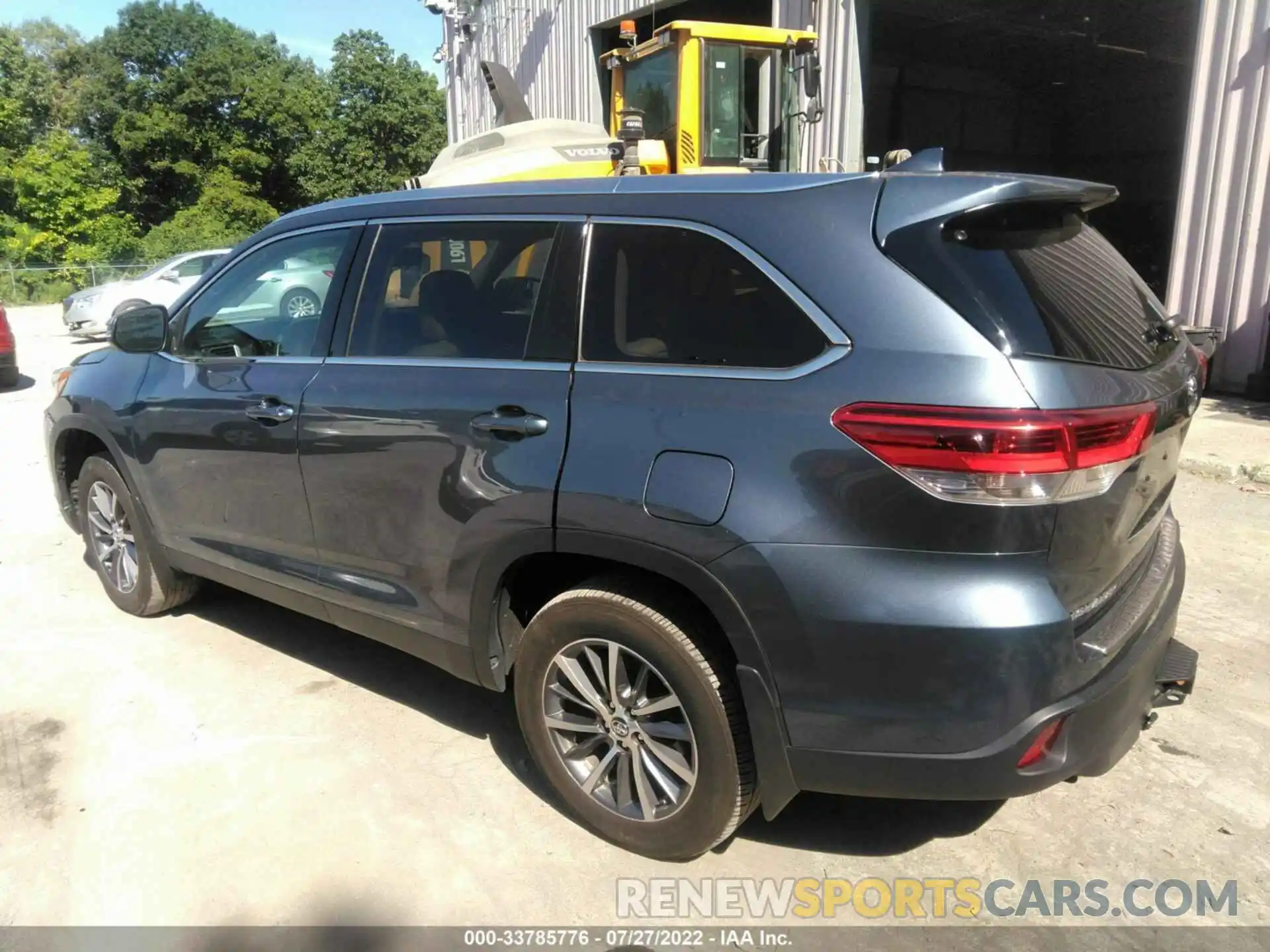 3 Photograph of a damaged car 5TDJZRFH1KS926340 TOYOTA HIGHLANDER 2019