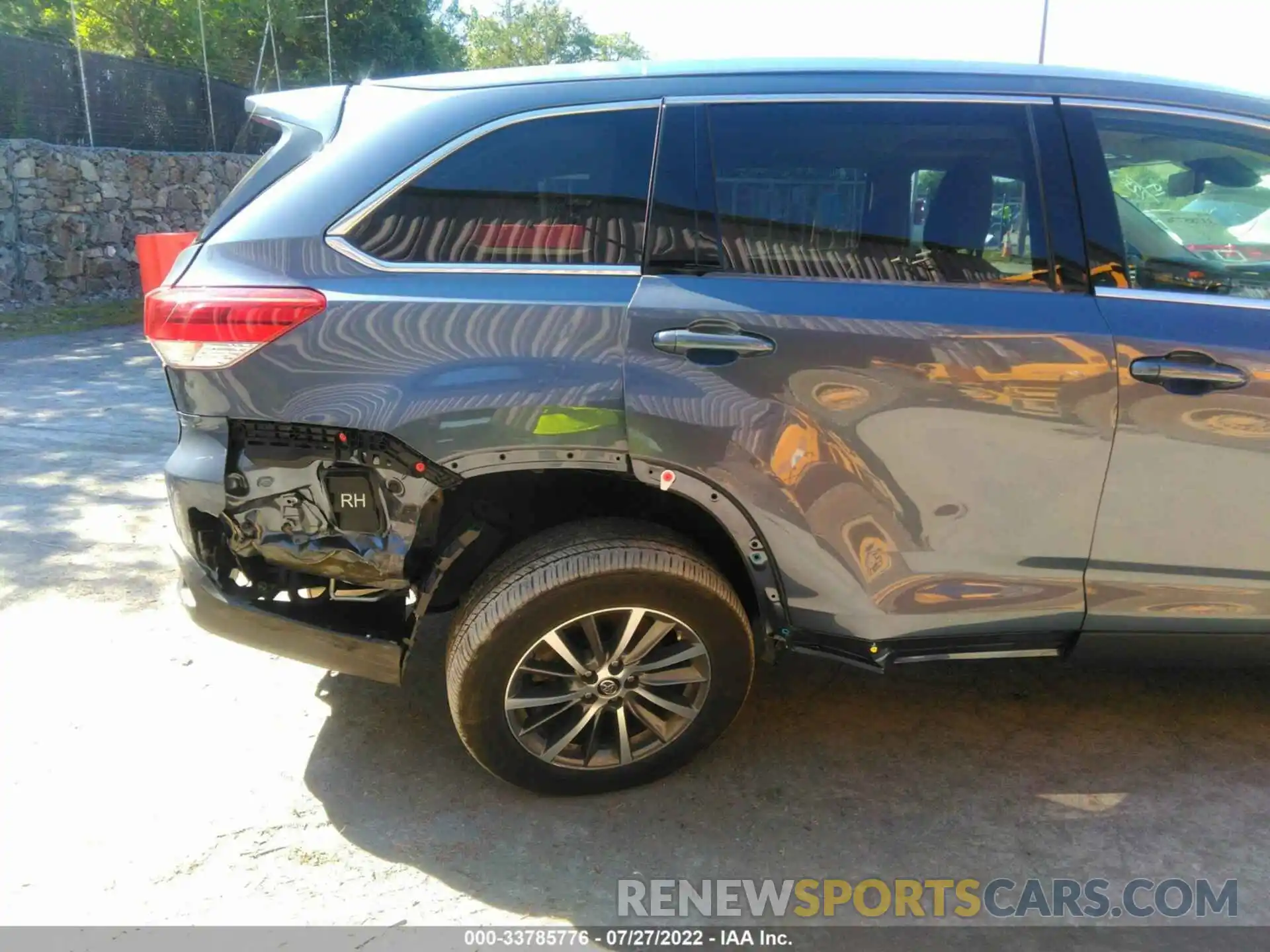 6 Photograph of a damaged car 5TDJZRFH1KS926340 TOYOTA HIGHLANDER 2019