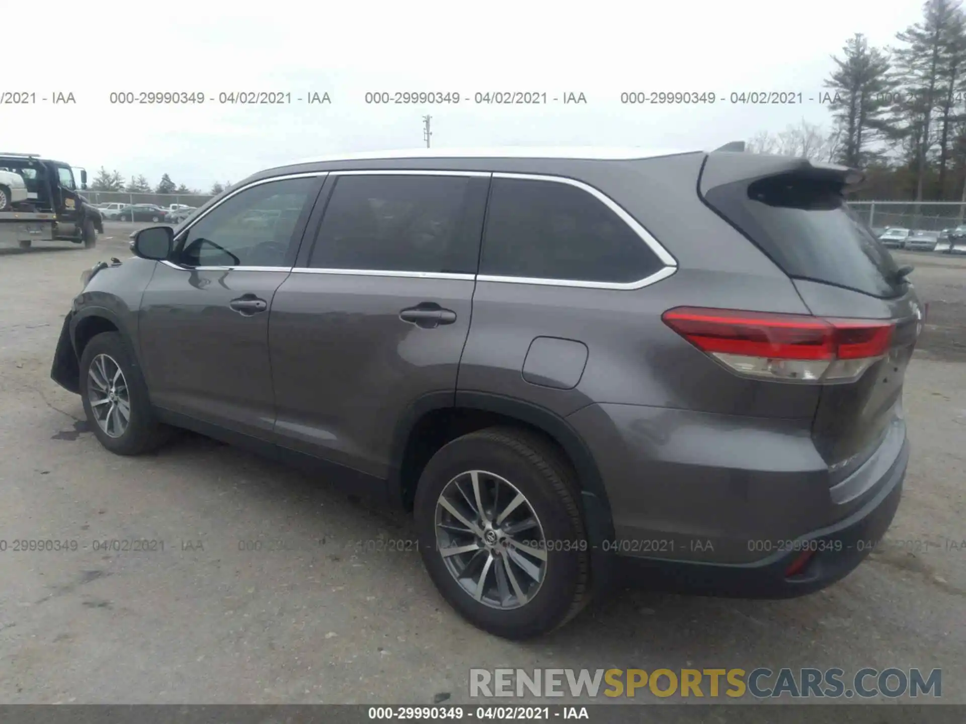 3 Photograph of a damaged car 5TDJZRFH1KS927455 TOYOTA HIGHLANDER 2019