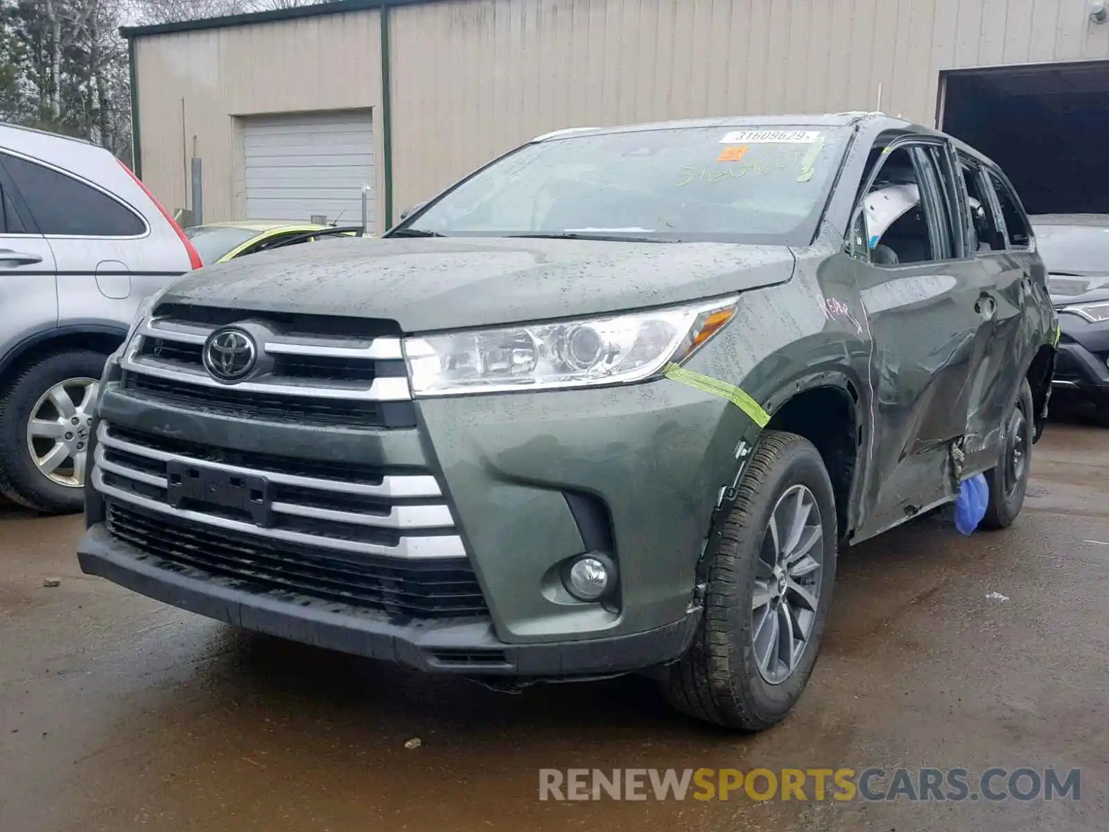 2 Photograph of a damaged car 5TDJZRFH1KS930923 TOYOTA HIGHLANDER 2019