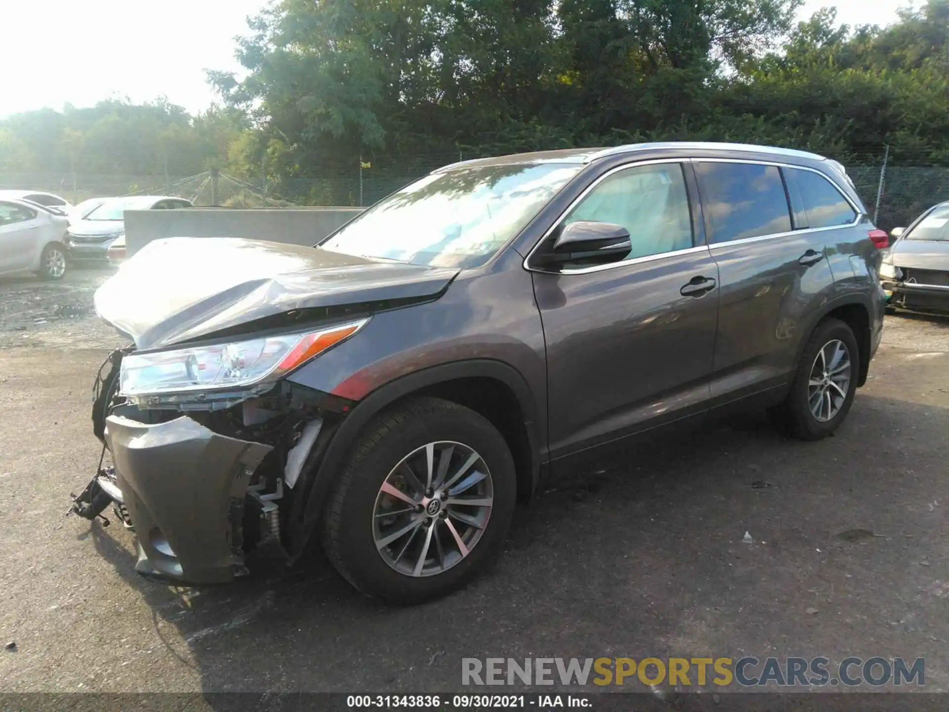 2 Photograph of a damaged car 5TDJZRFH1KS931733 TOYOTA HIGHLANDER 2019