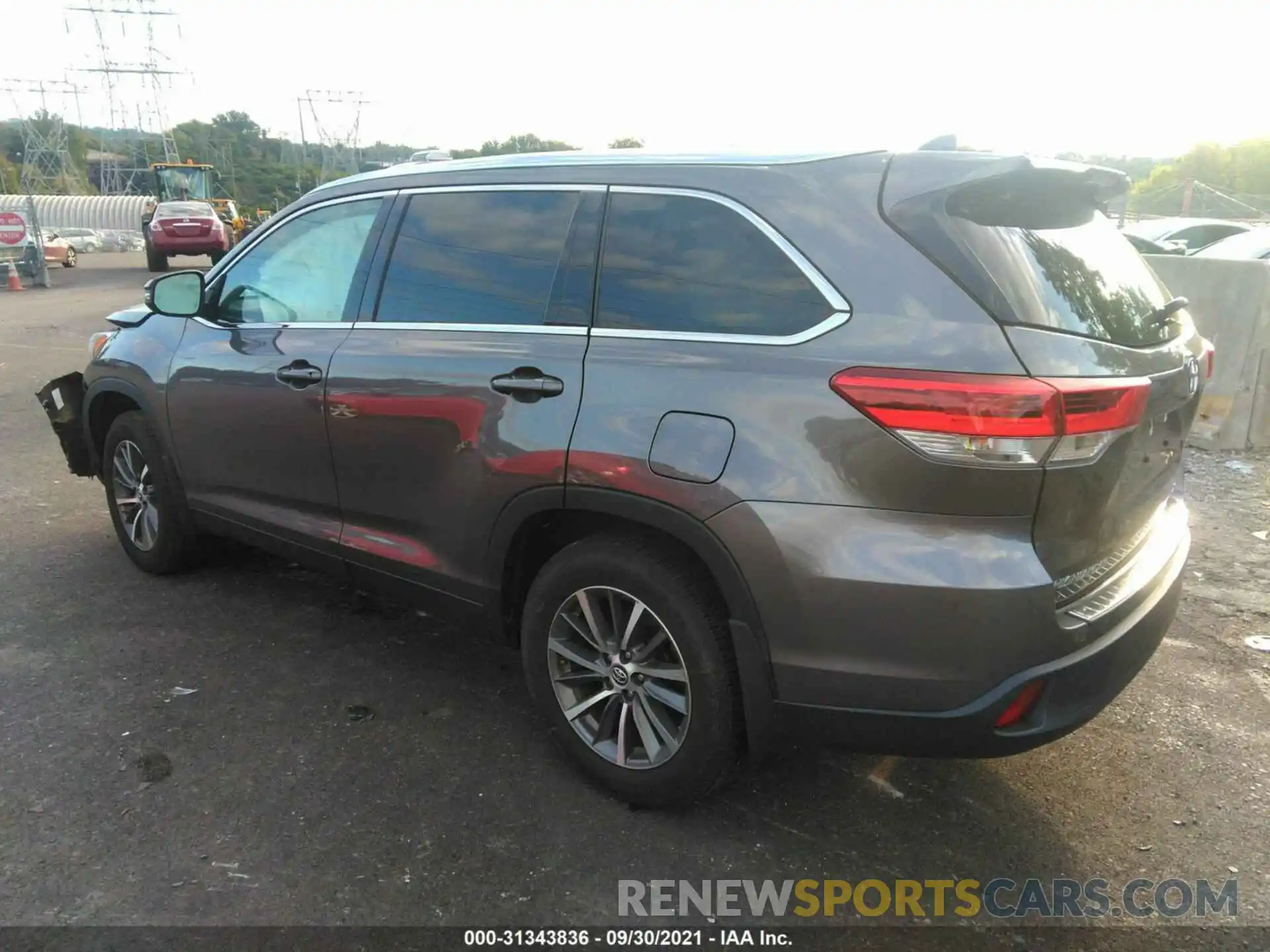 3 Photograph of a damaged car 5TDJZRFH1KS931733 TOYOTA HIGHLANDER 2019