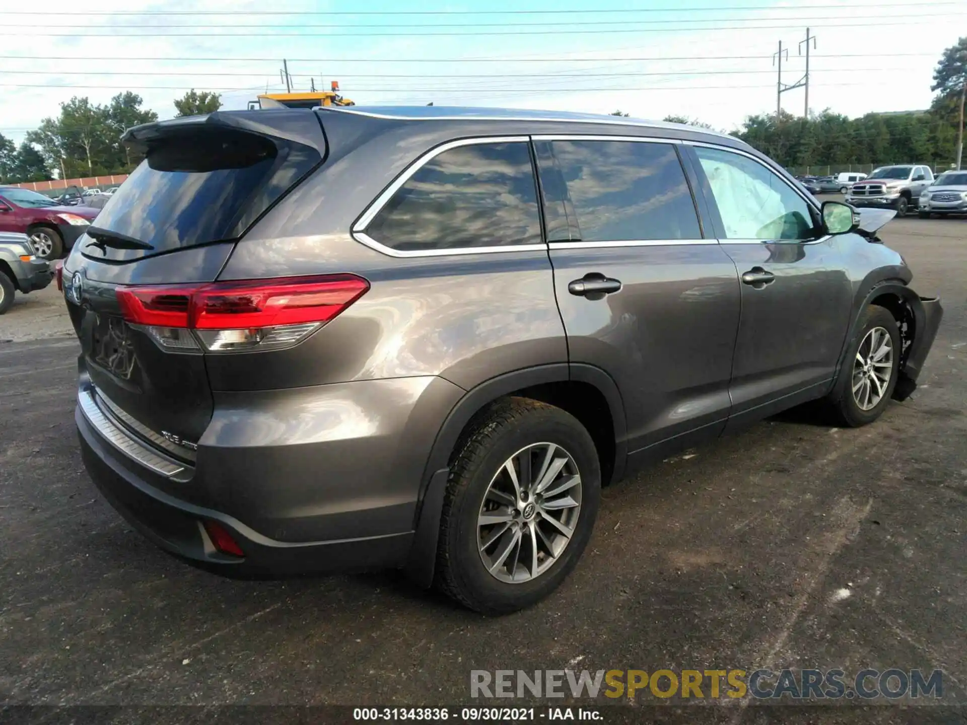 4 Photograph of a damaged car 5TDJZRFH1KS931733 TOYOTA HIGHLANDER 2019