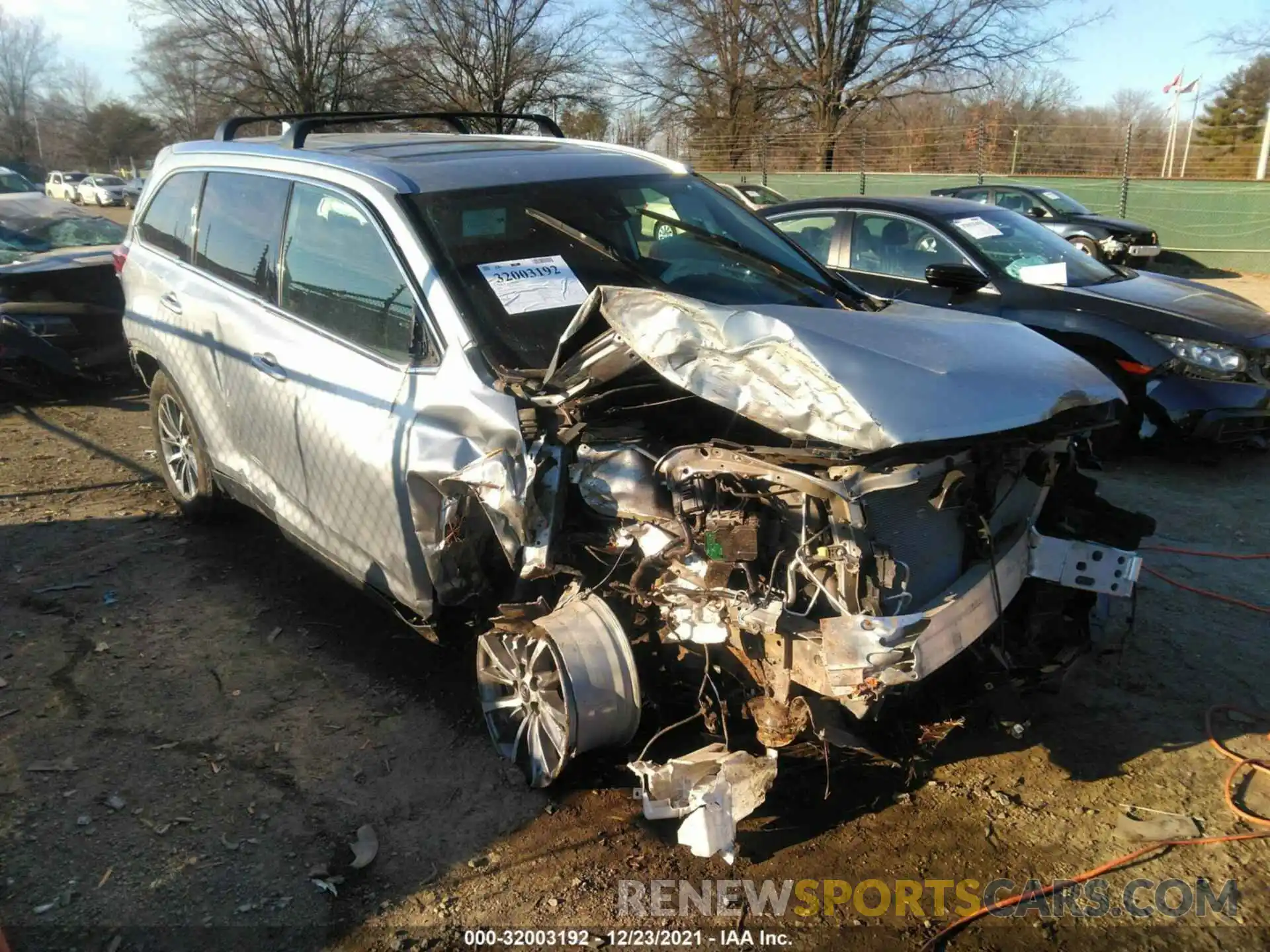 1 Photograph of a damaged car 5TDJZRFH1KS932073 TOYOTA HIGHLANDER 2019