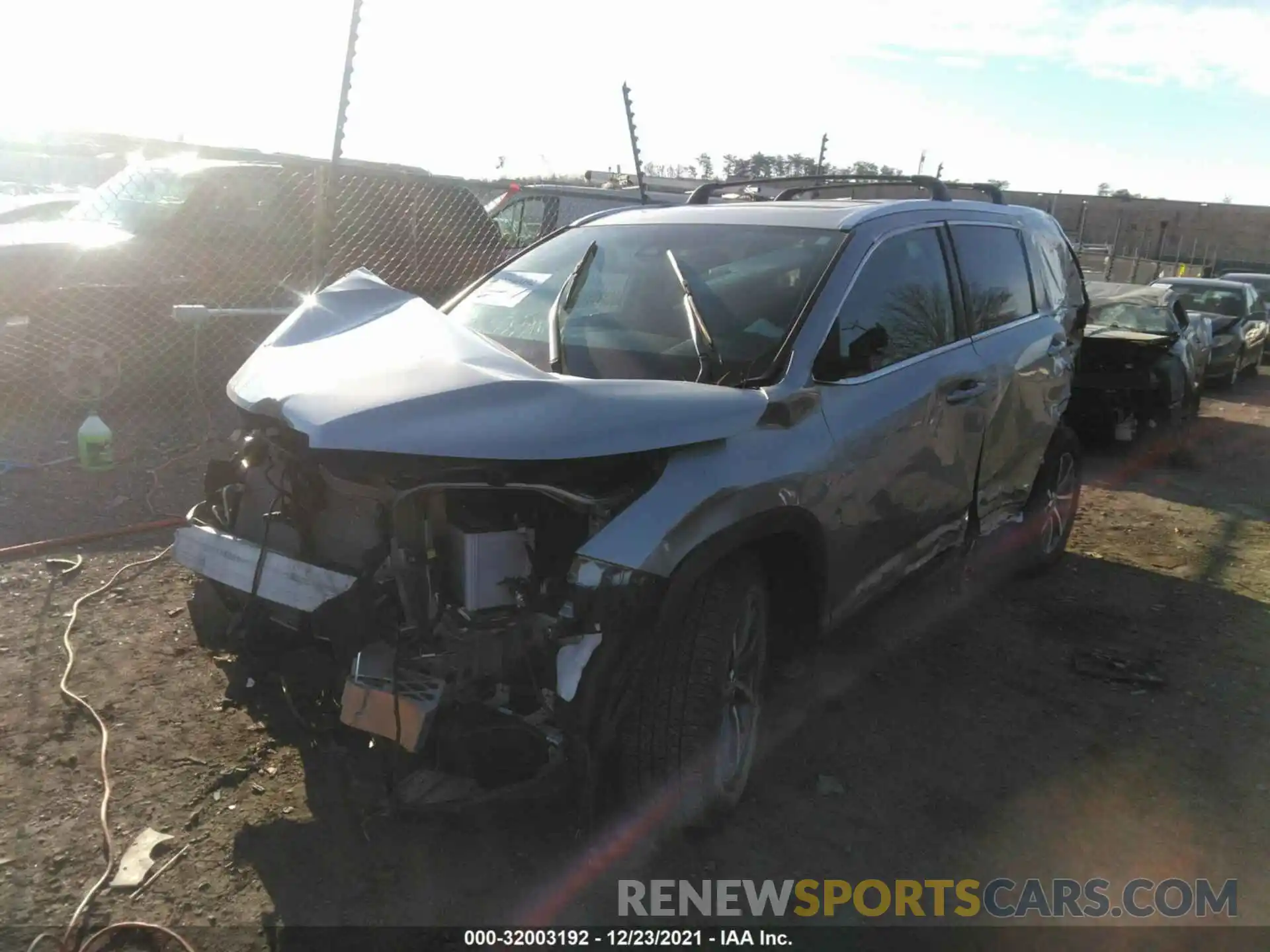 2 Photograph of a damaged car 5TDJZRFH1KS932073 TOYOTA HIGHLANDER 2019