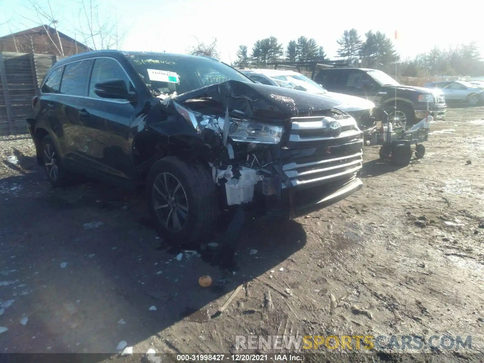 1 Photograph of a damaged car 5TDJZRFH1KS933000 TOYOTA HIGHLANDER 2019