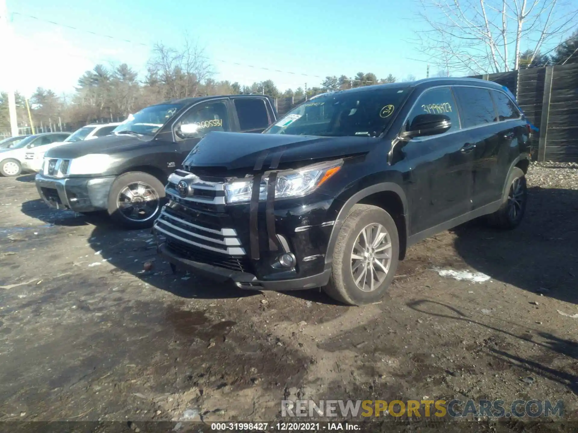 2 Photograph of a damaged car 5TDJZRFH1KS933000 TOYOTA HIGHLANDER 2019